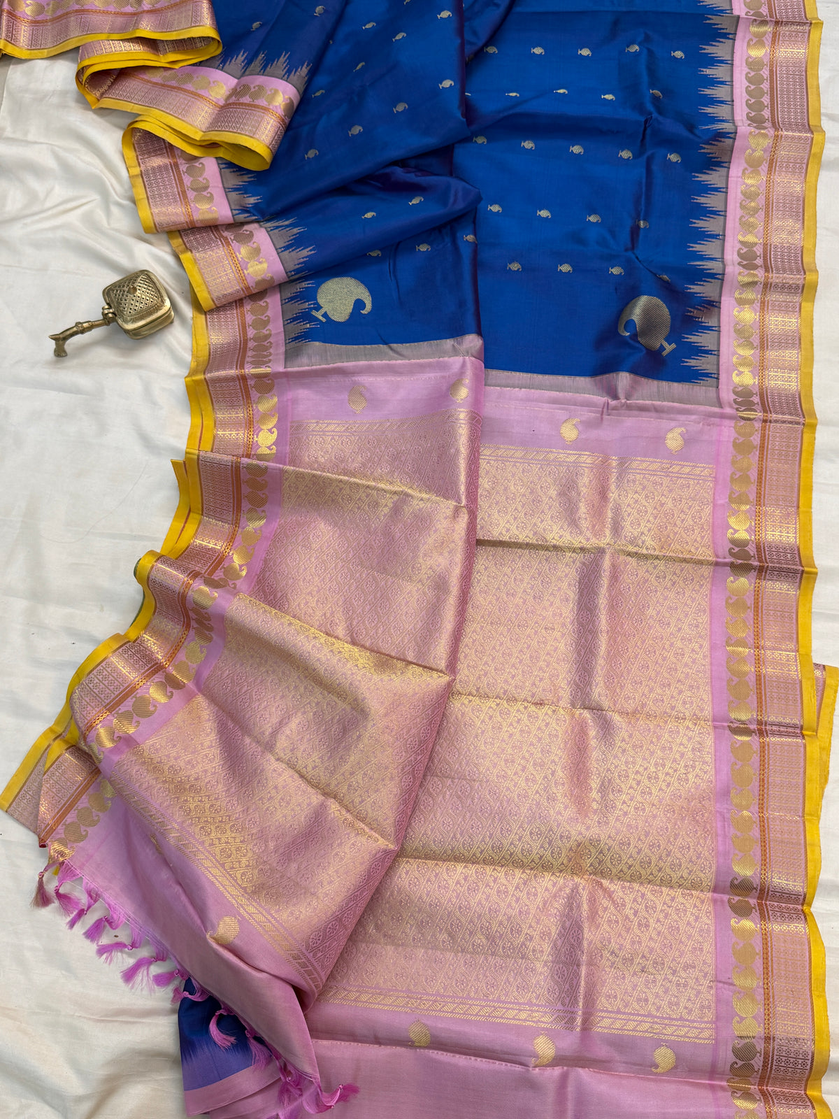 Gadwal silk blue shot colour temple Korvai clsa 7355