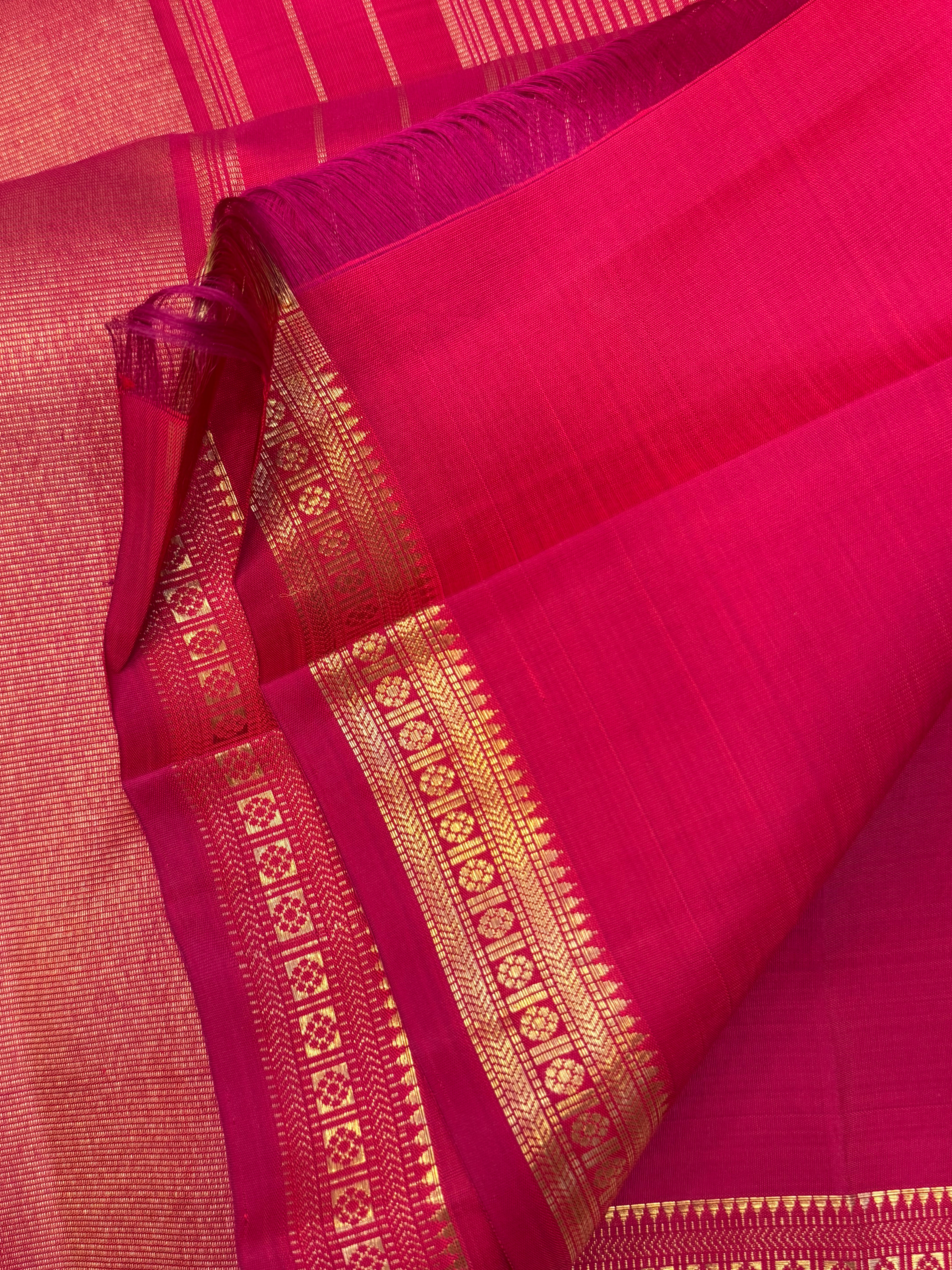 Kalyani : Double tone pink small border Malli moggu / kanjipuram silk