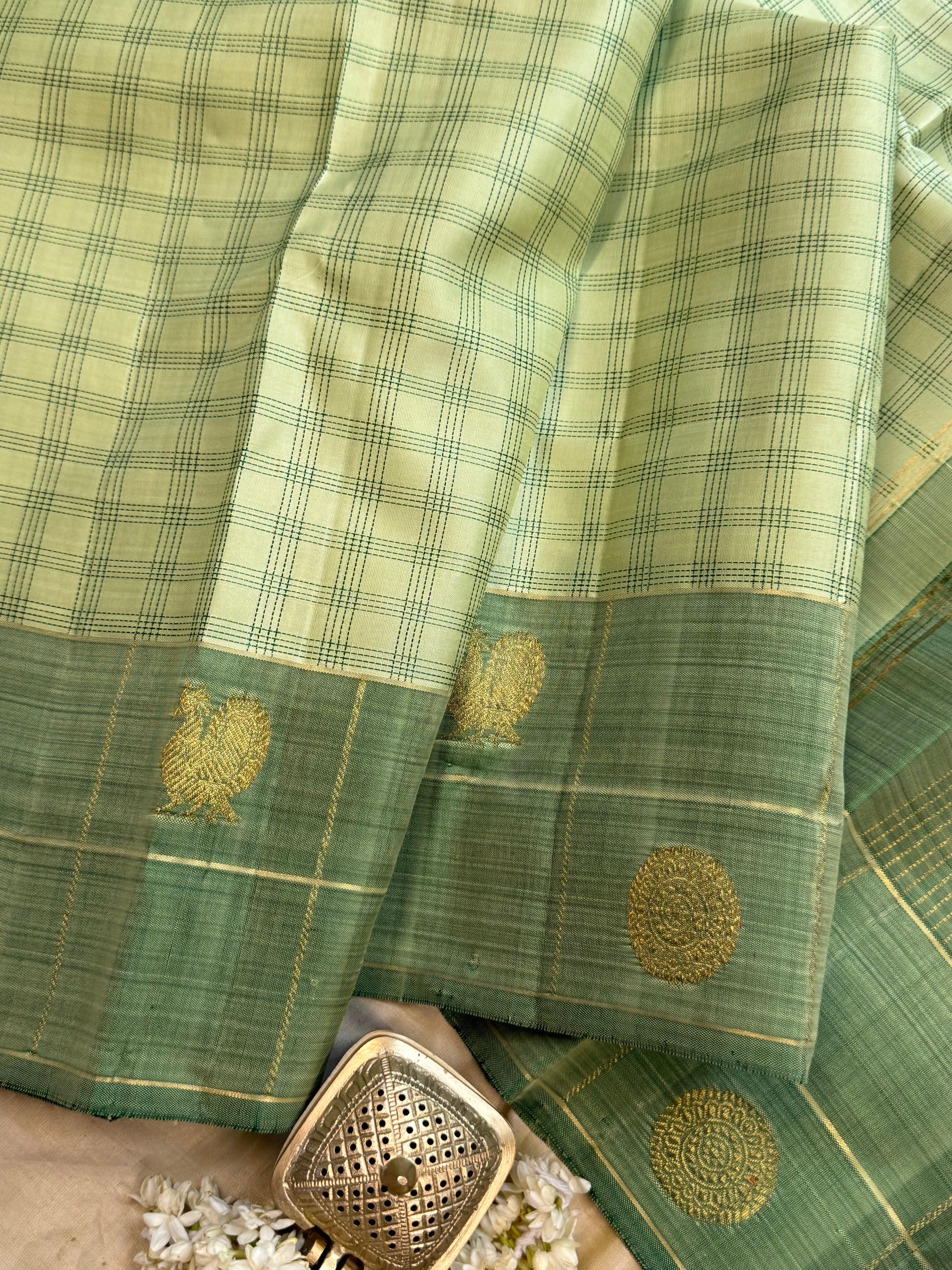 Pastel green vintage kattam border / Kanjipuram silk