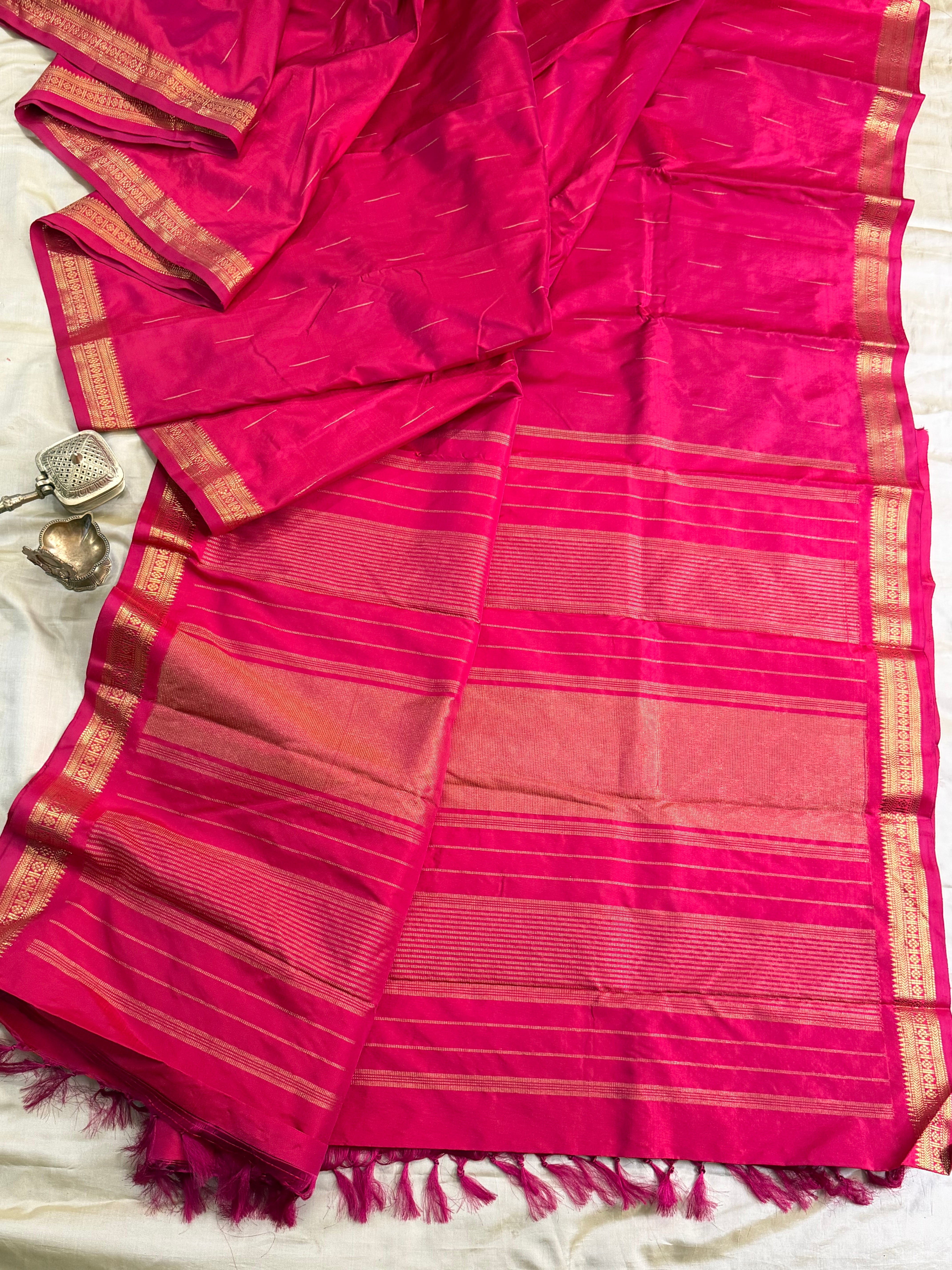 Pink malli moggu small border  pure Zari Kanjipuram silk