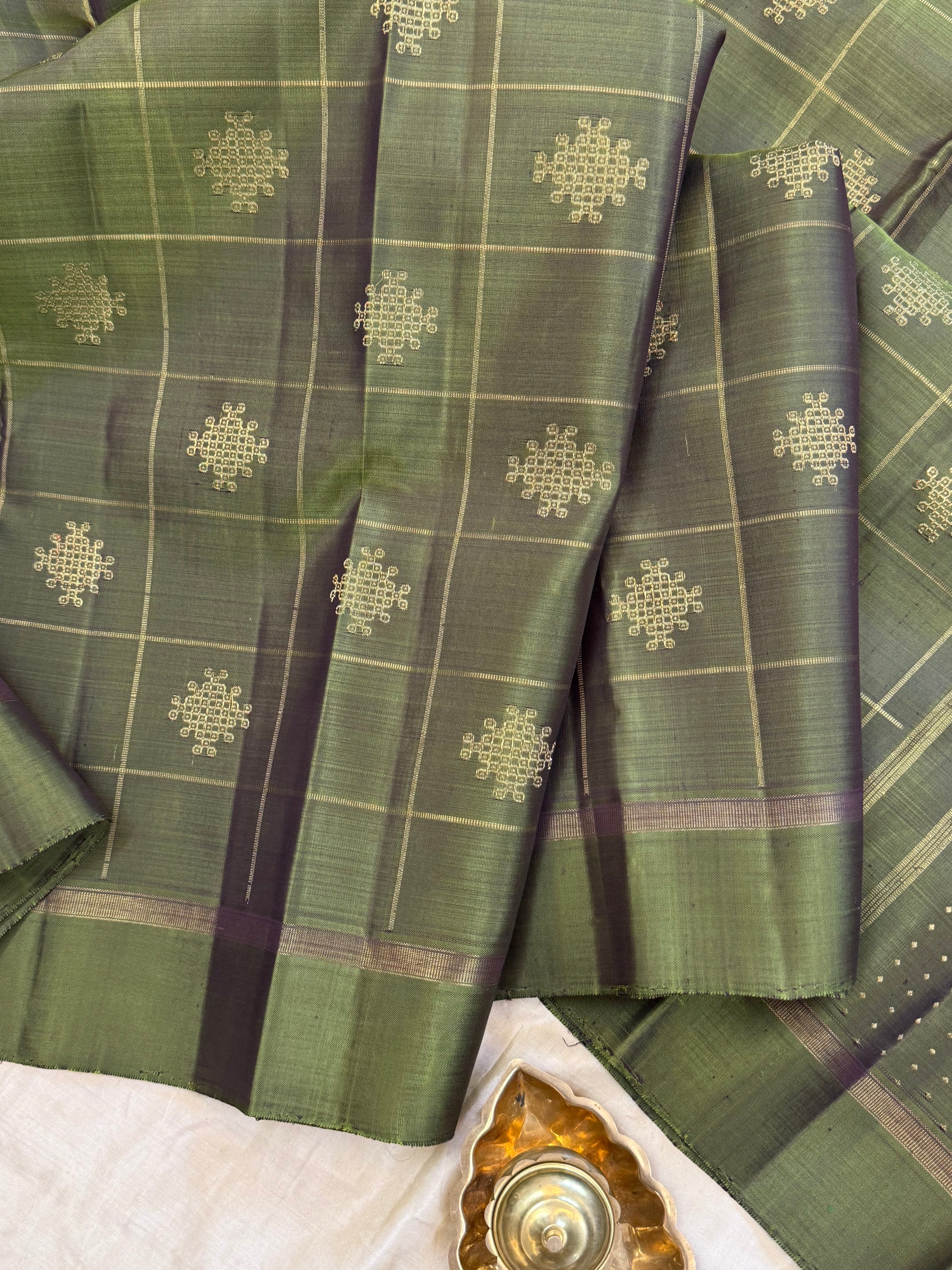 Deep green kattam kolam butta / KANJIPURAM SILK SAREE CLSA 10720