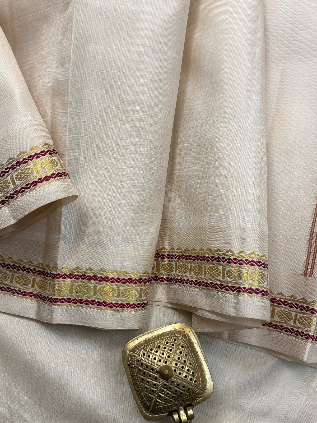 Venpattu veshti style small border/ Kanjipuram silk CLSA12355