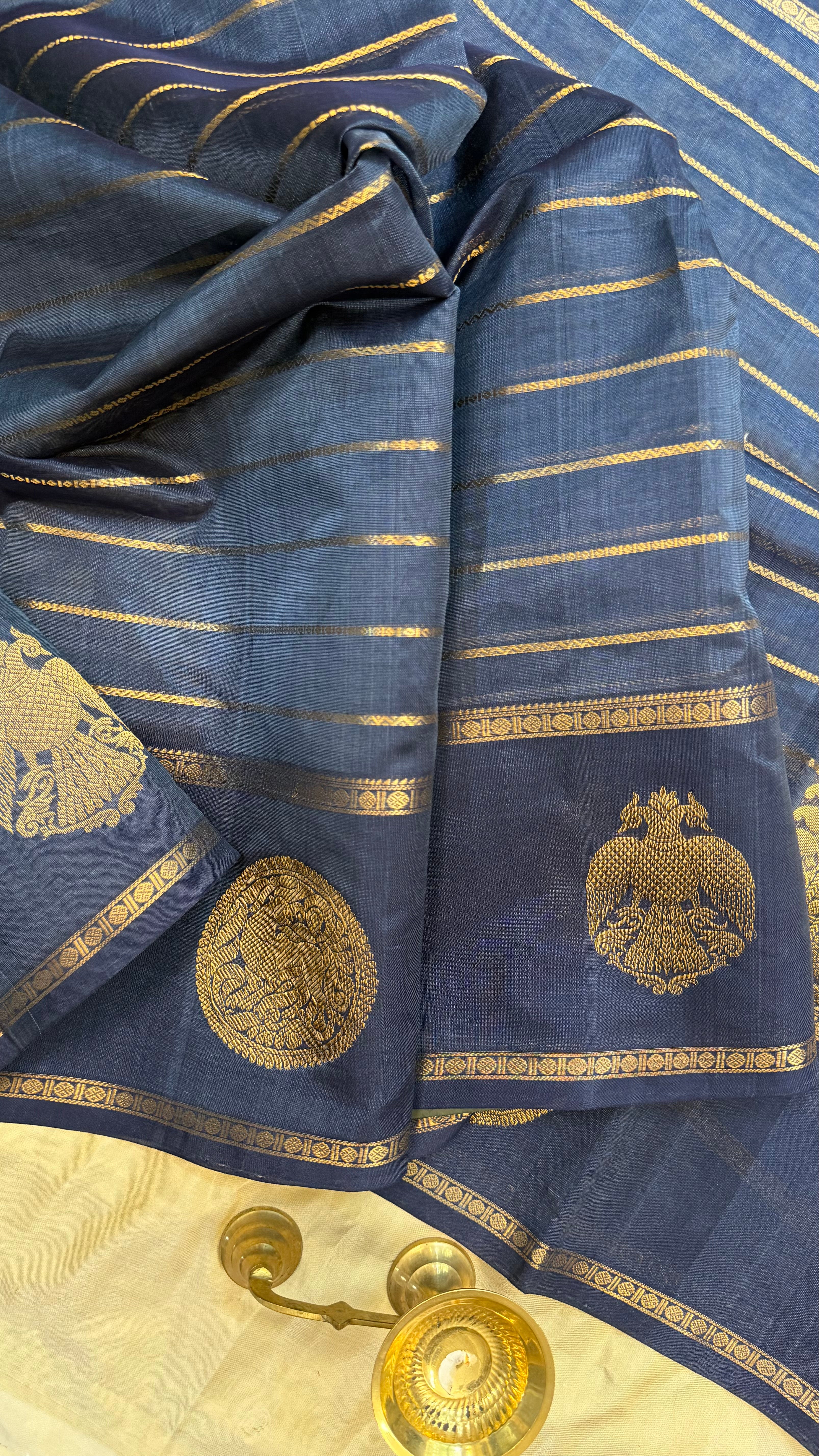 Grey veldhari border butta / Silk Cotton