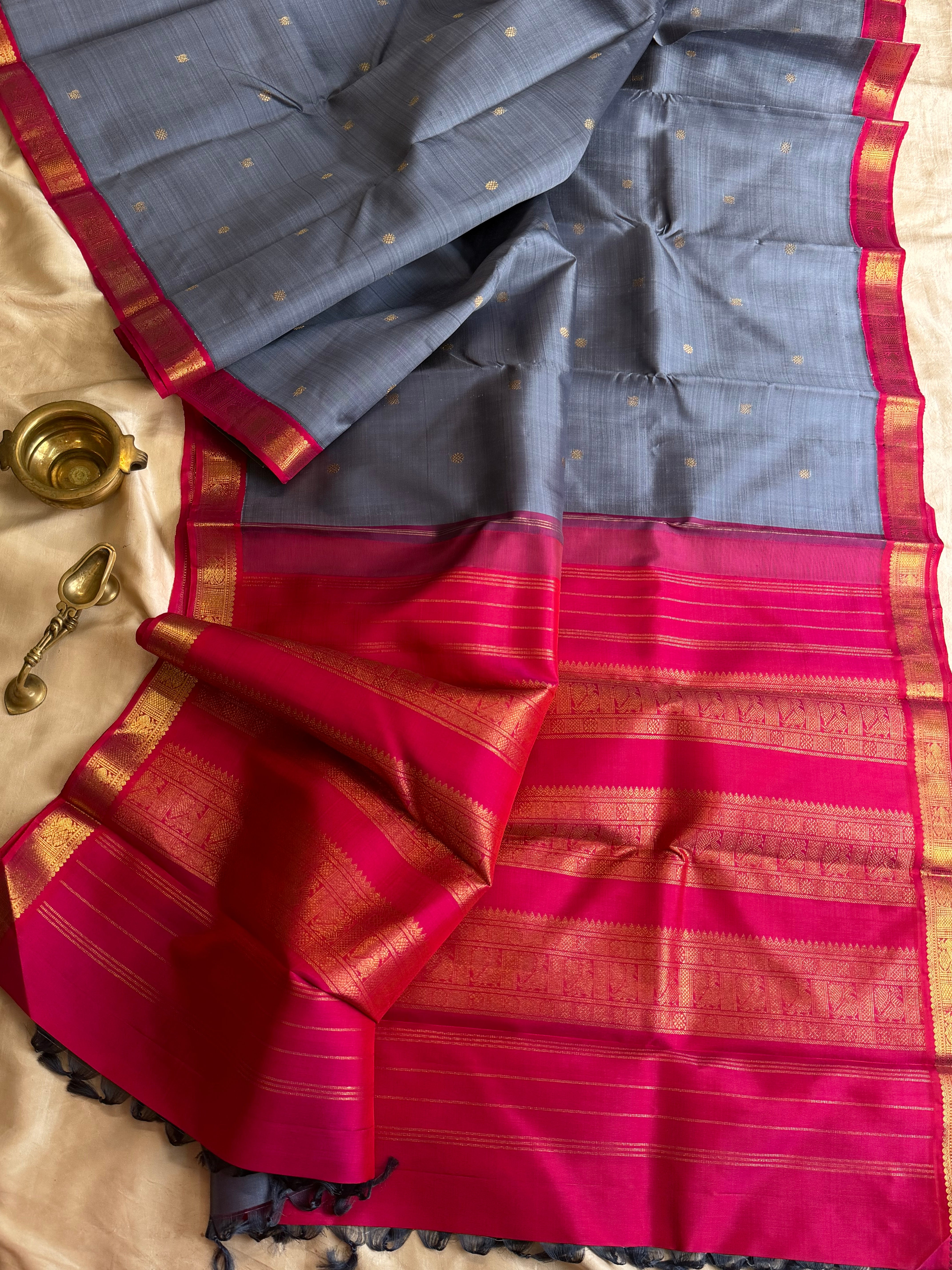 Grey Kai Korvai small border  Kanjipuram silk