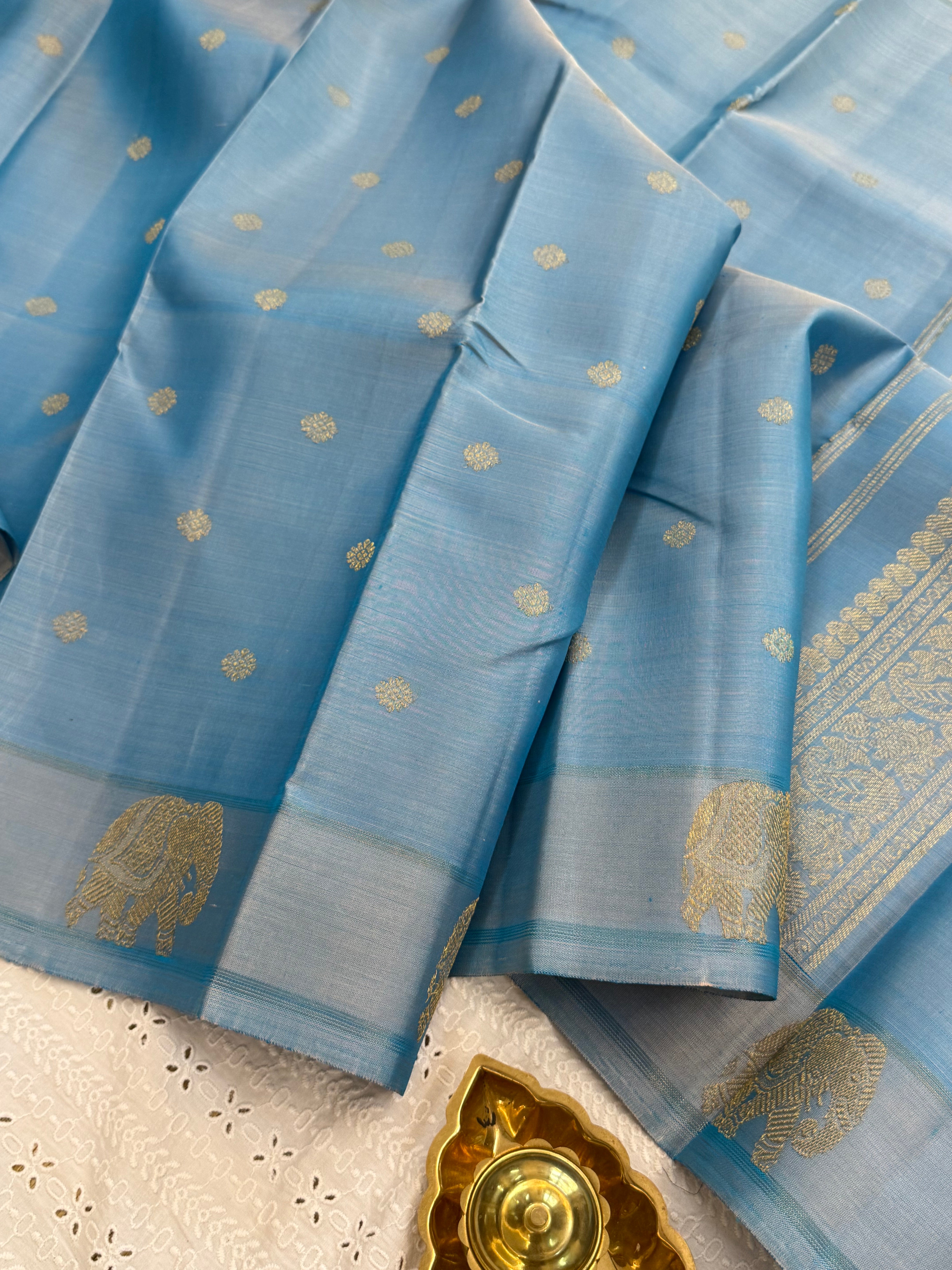Powder blue border yaanai butta/ Kanjipuram silk CL9786