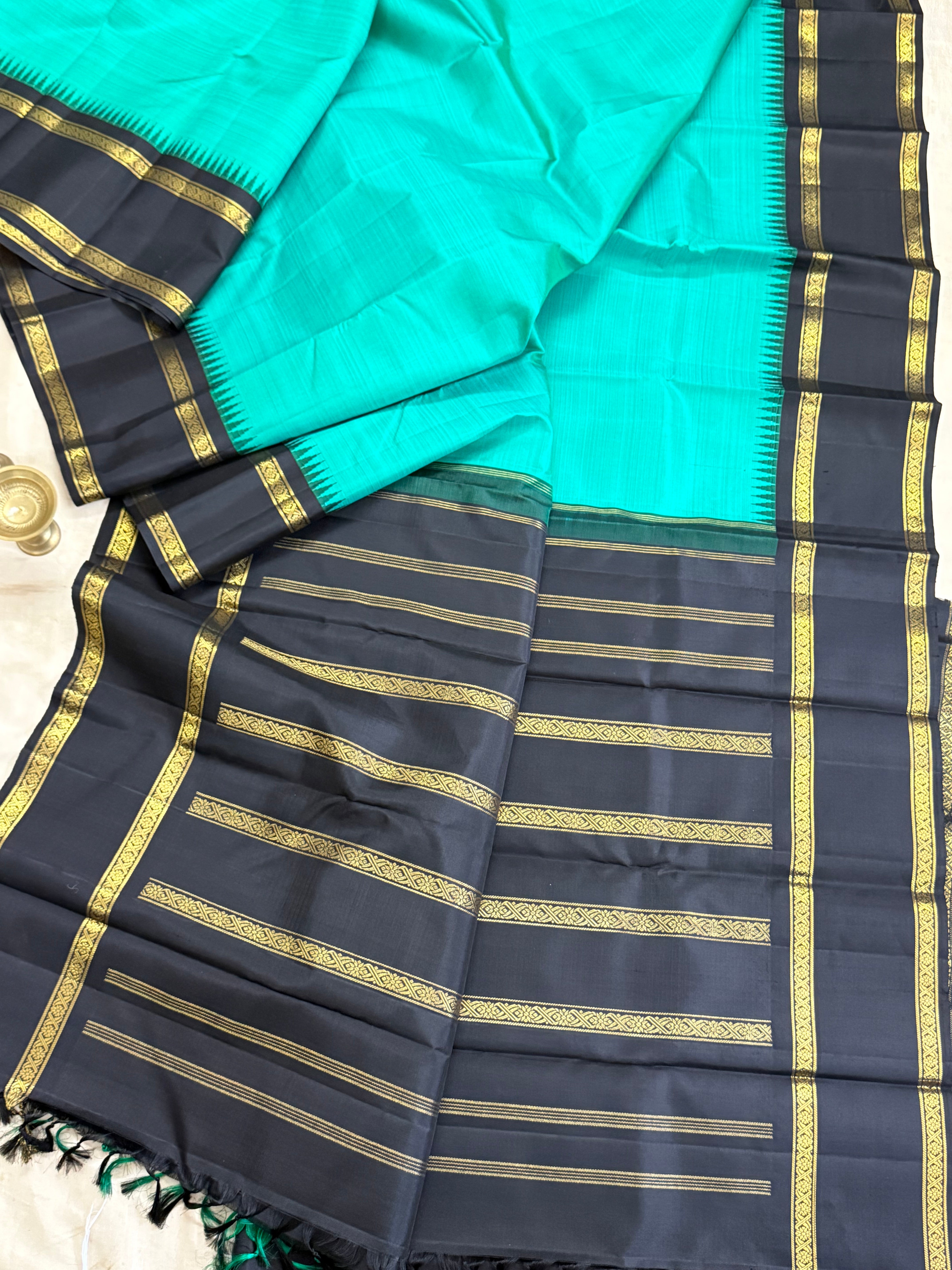 Master weaver - Rama green and black rettapet border/ Kanjipuram silk