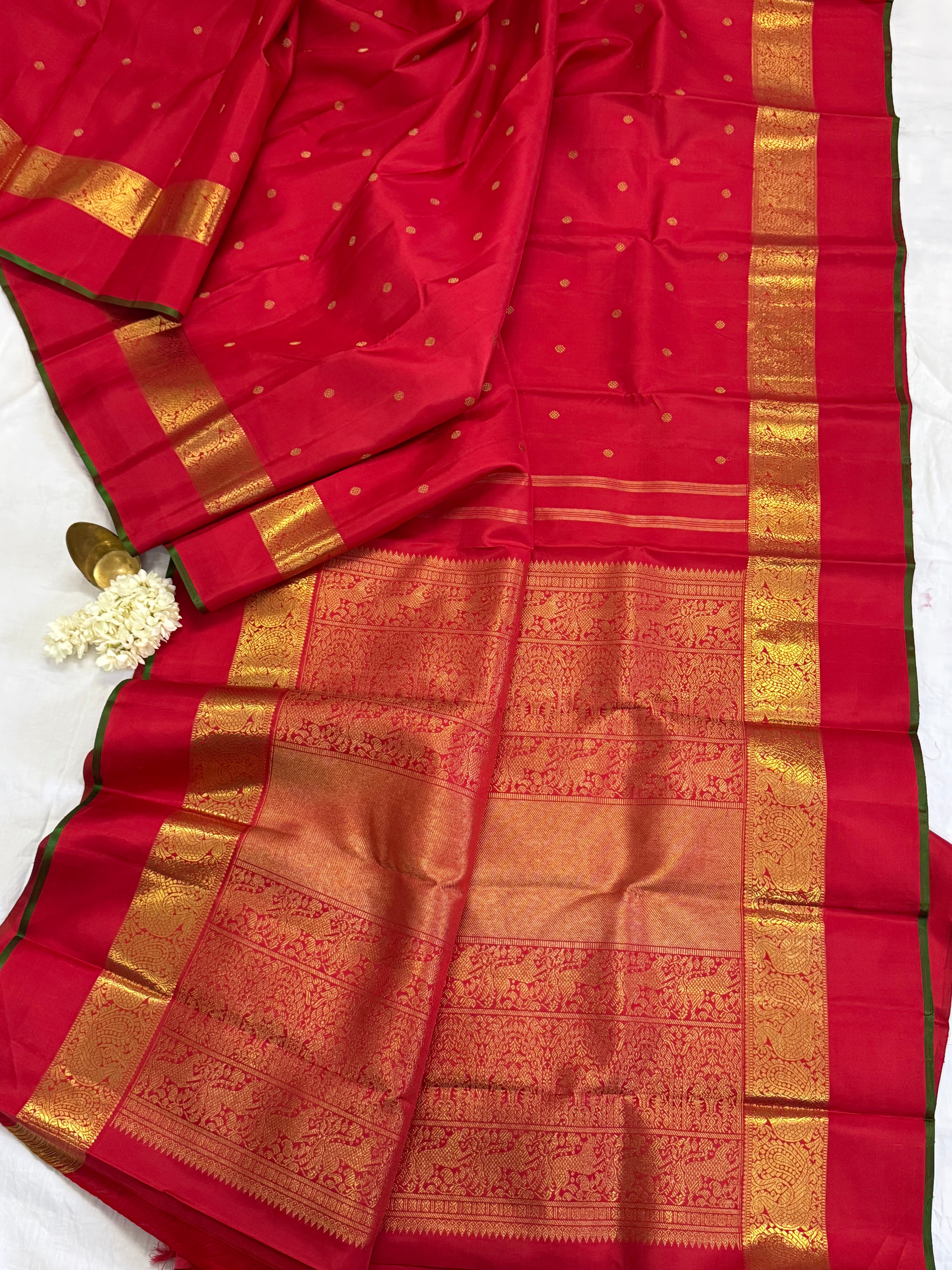 Red kaal erangina border/ Kanjipuram silk
