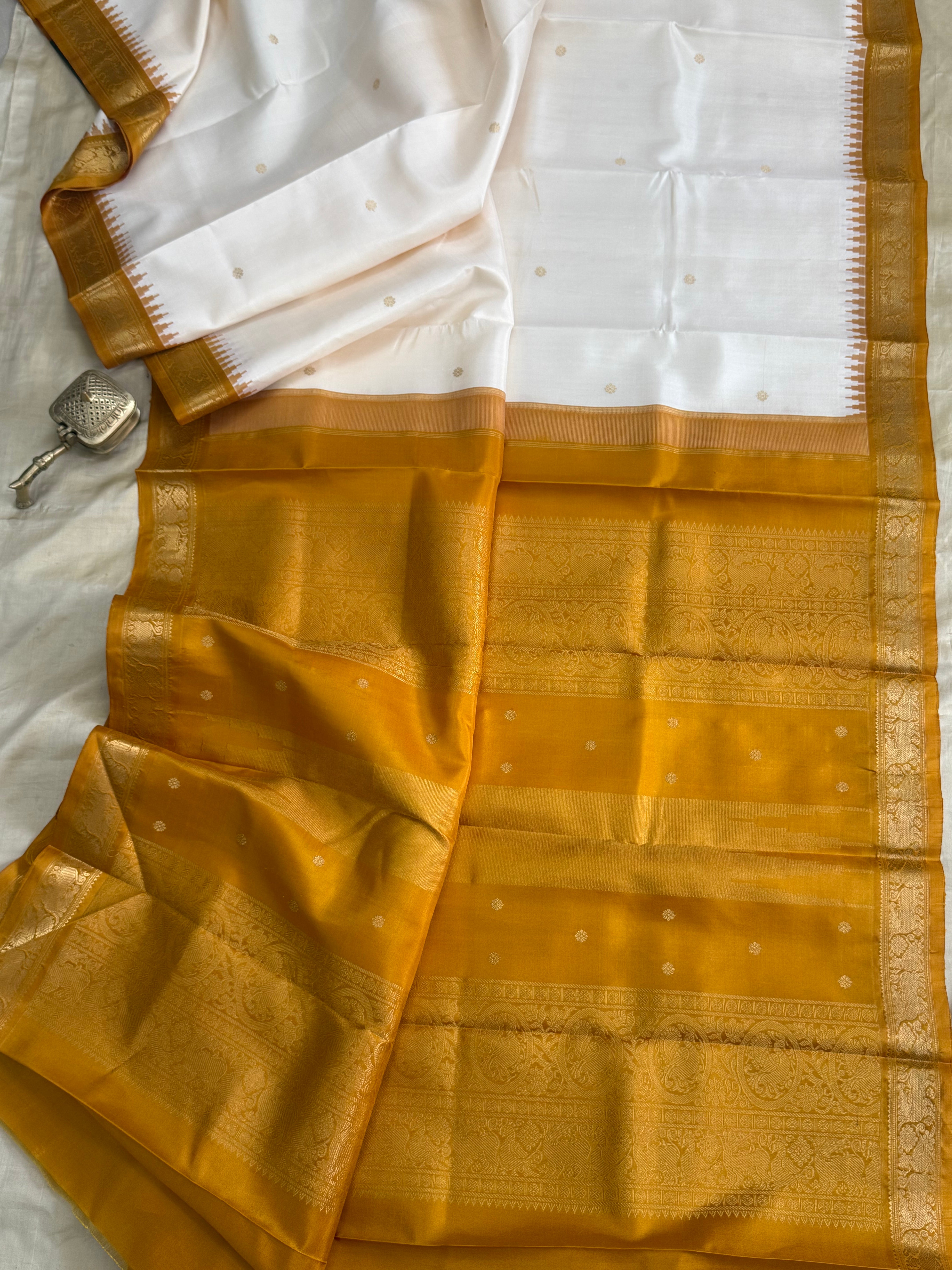 Off white body Butta mustard border/special edition CLSA10198