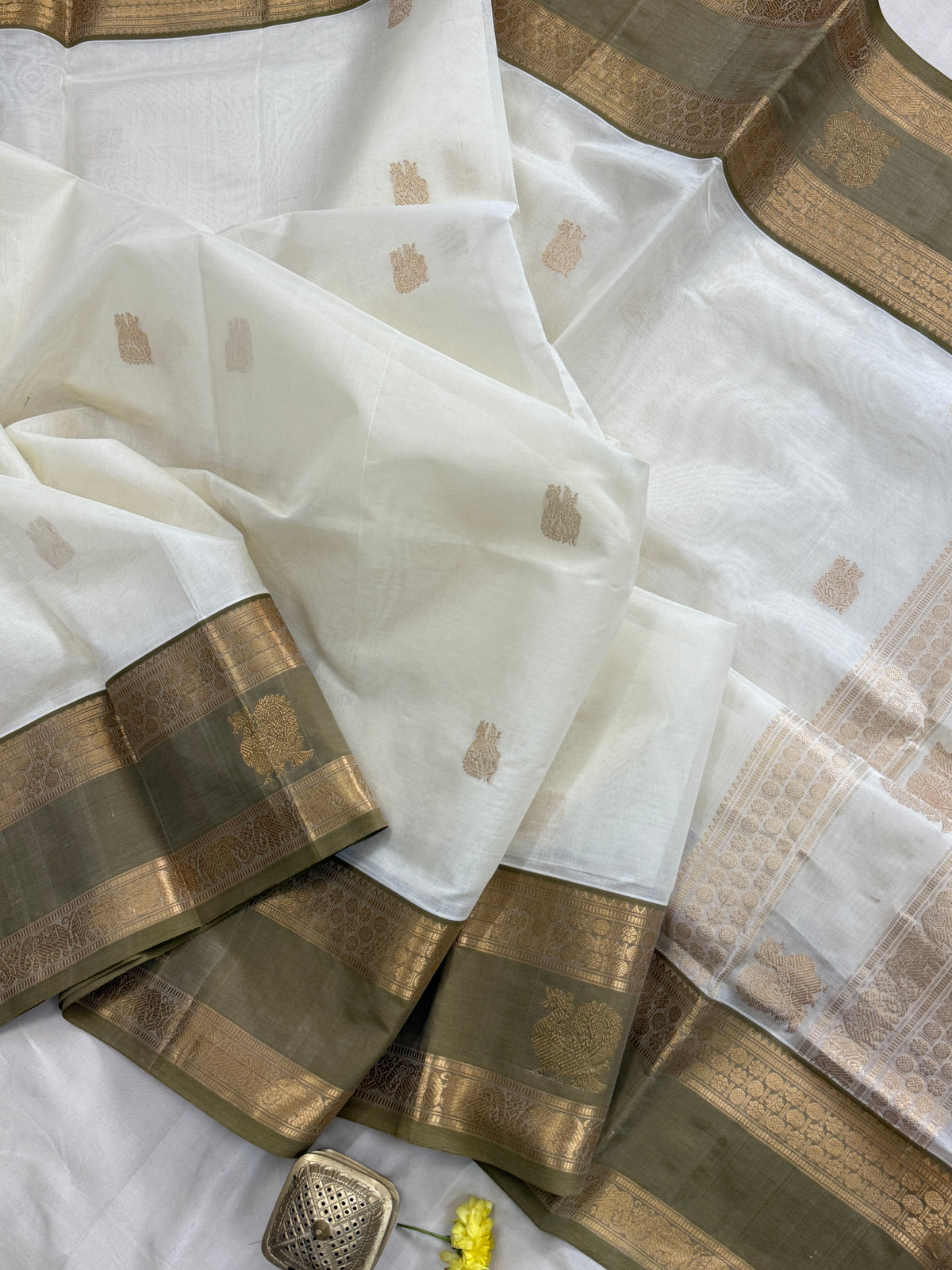 Off white and Rettapet border / silk cottom clsa 11516