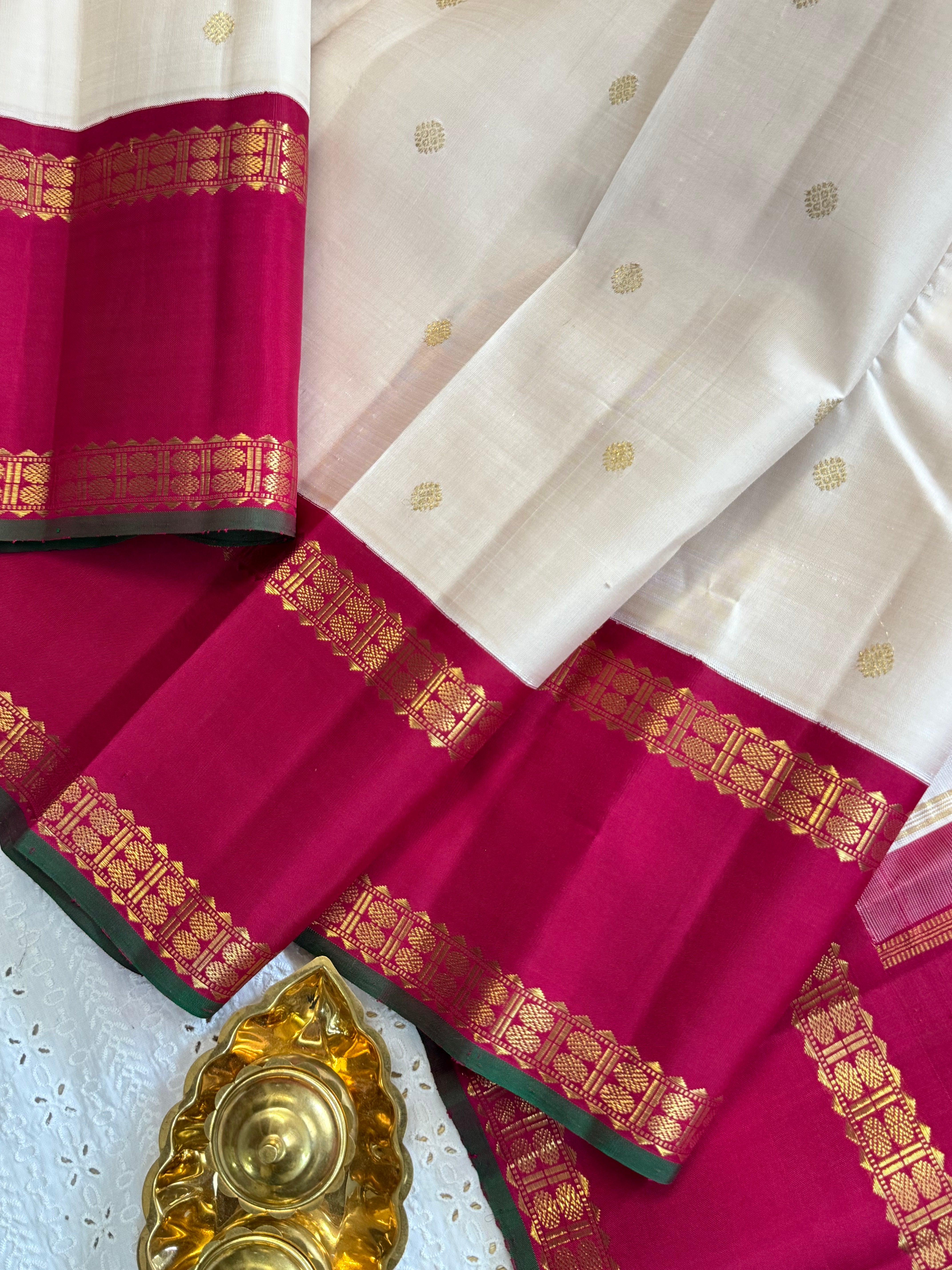 Offwhite and pinkish Araku rettapet border kai korvai/ Kanjipuram silk