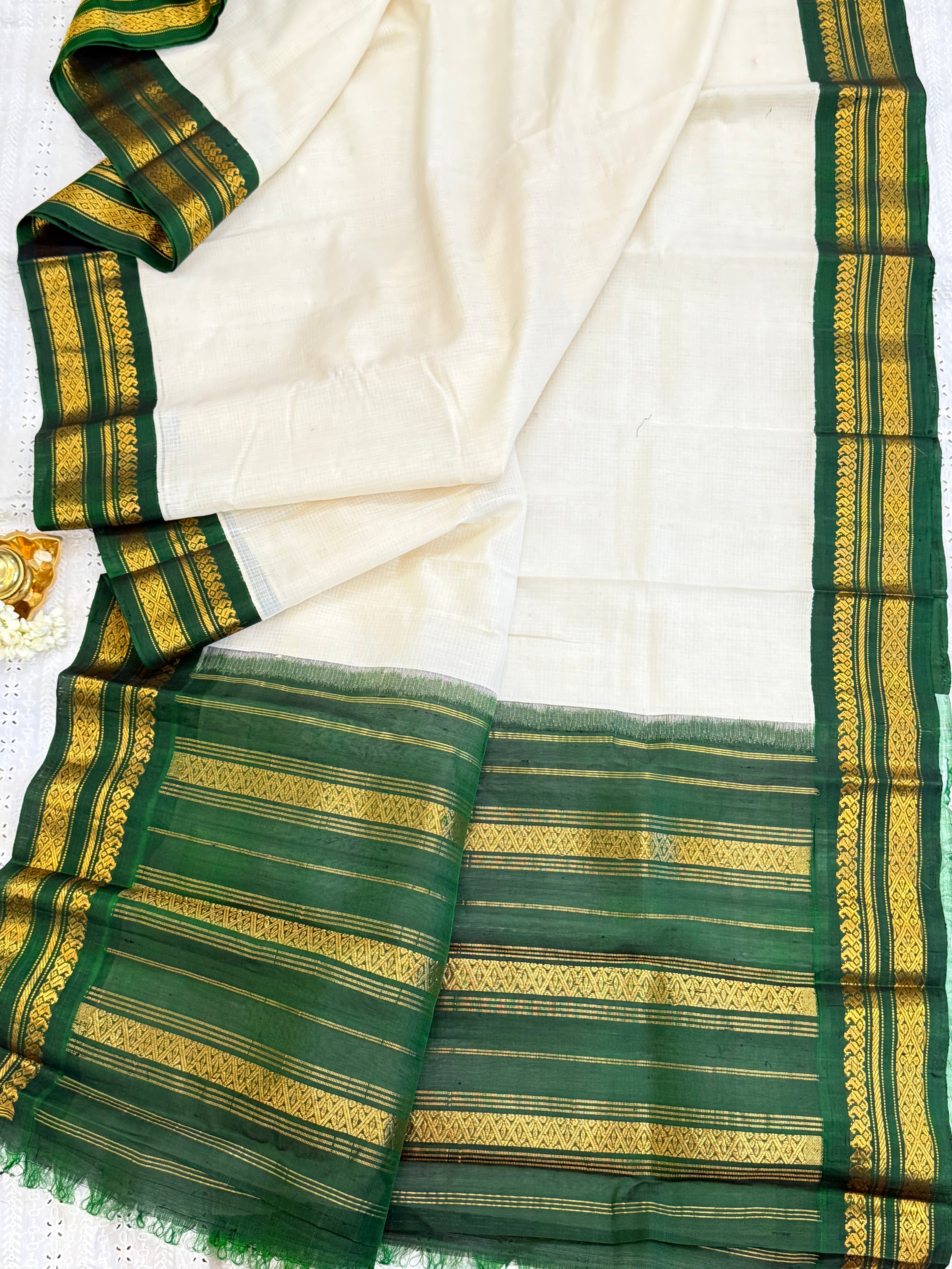 Offwhite and green / Gadwal cotton - No Blouse CLSA9305
