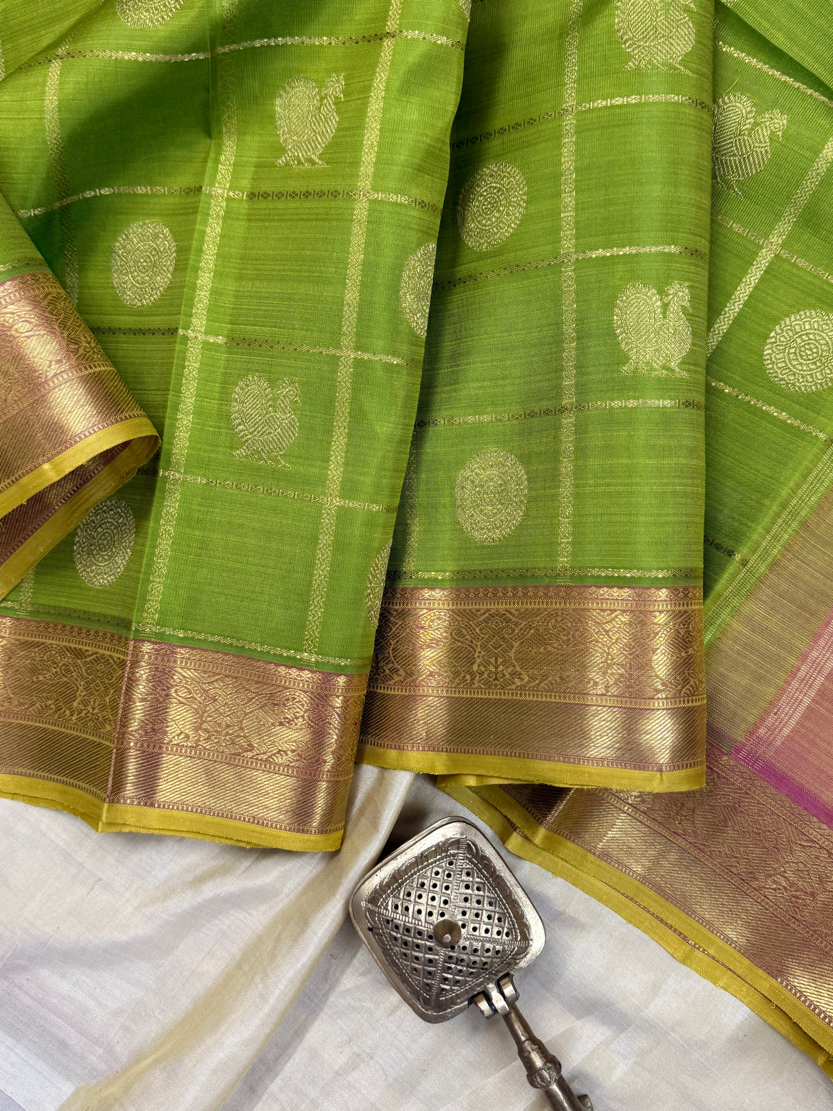 Parrot Green and leaf pink pure Zari Annam chakram Kattam butta /kanjipuram silk saree clsa 10101