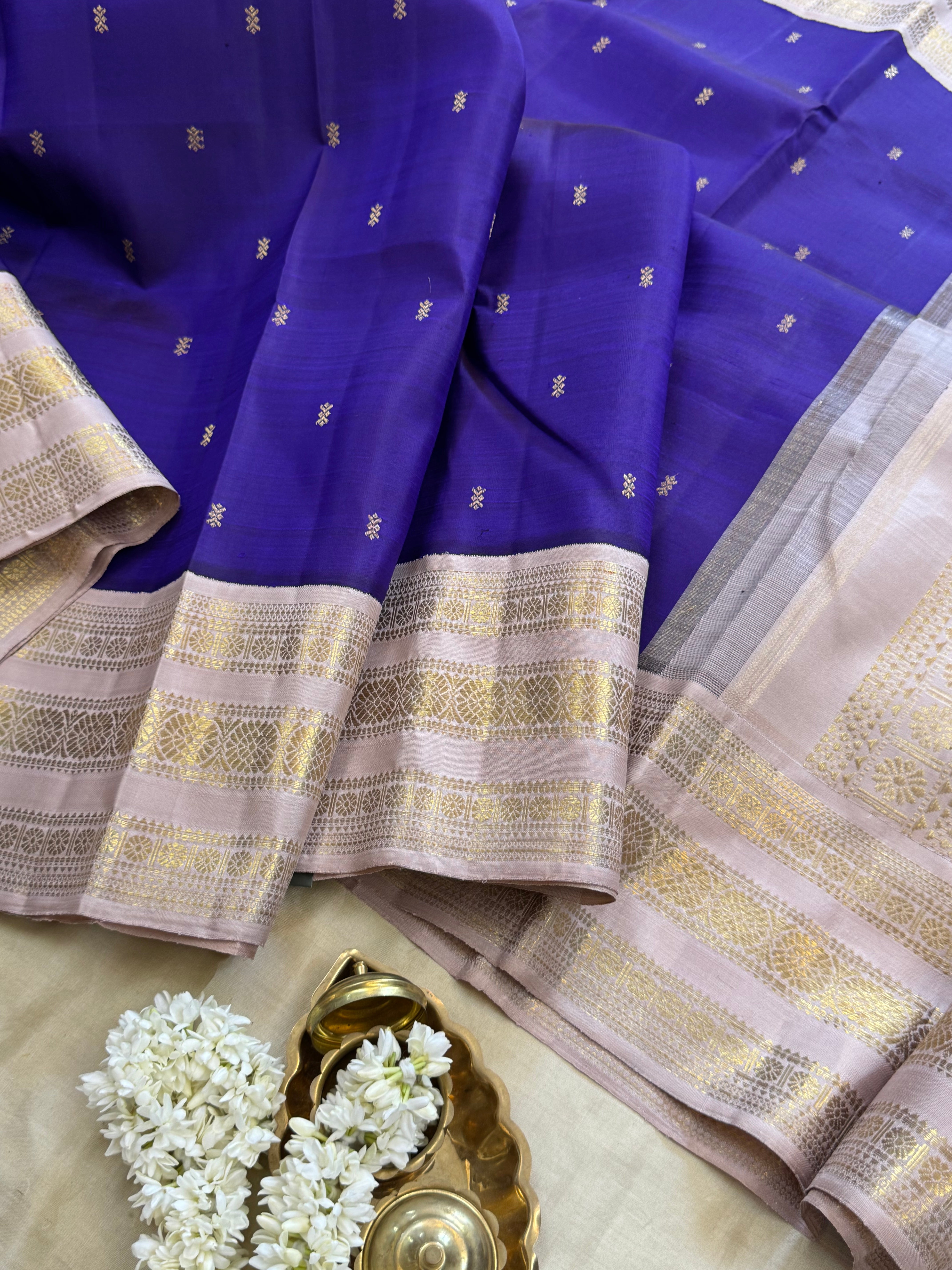 Deep indigo violet body with varisapet border CLSA7583