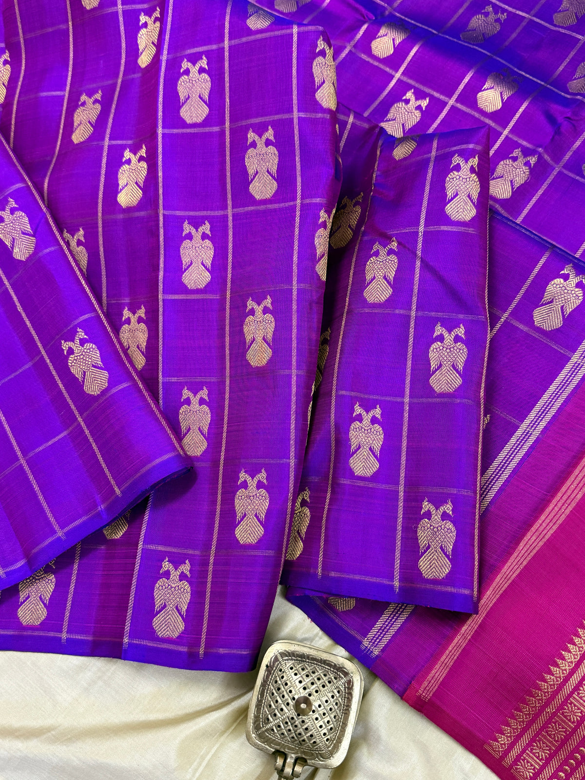 Majenta body with pure Zari Kattam  irutalaipakshi butta /kanjipuram silk saree clsa 12171