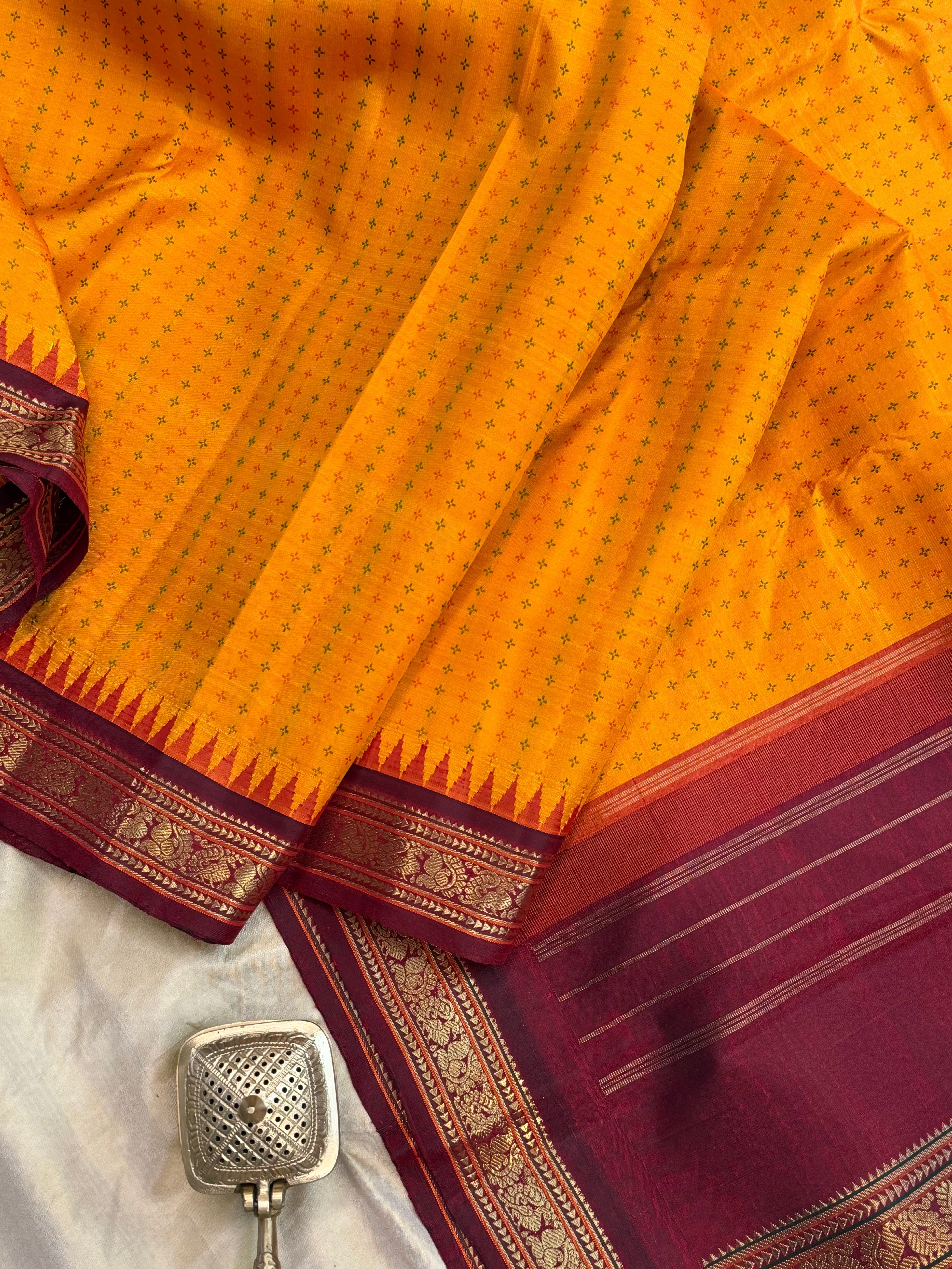 Mambazha manjal color plus Butta Korvai   / Kanjipuram silk
