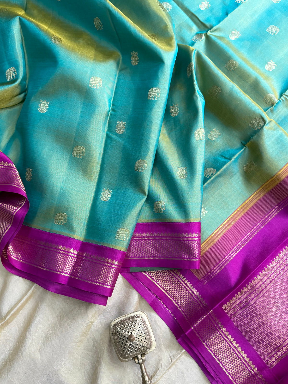 Double tone green small border Kai Korvai Kanjipuram silk
