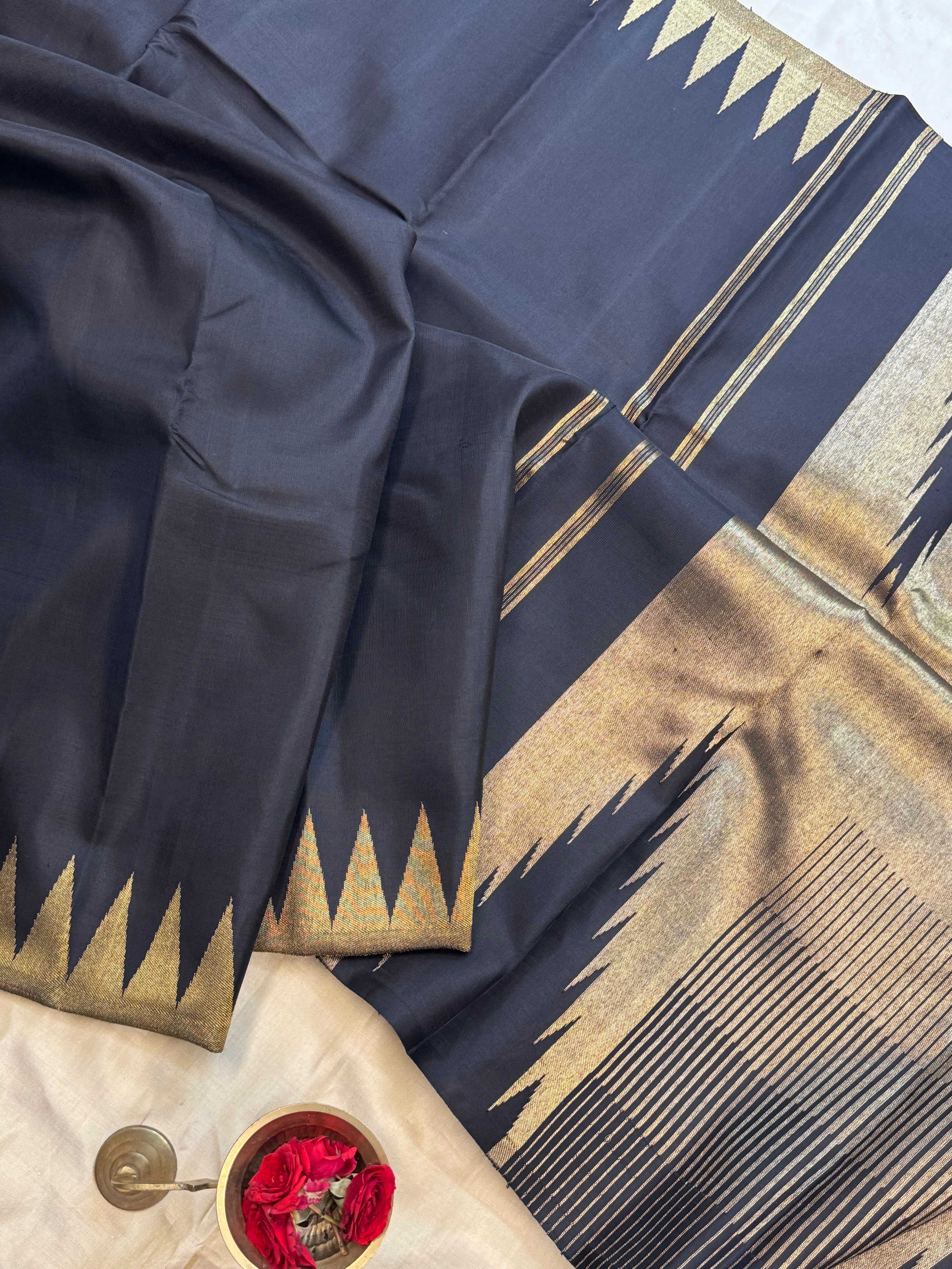 Black 8 kol / Kanjipuram silk