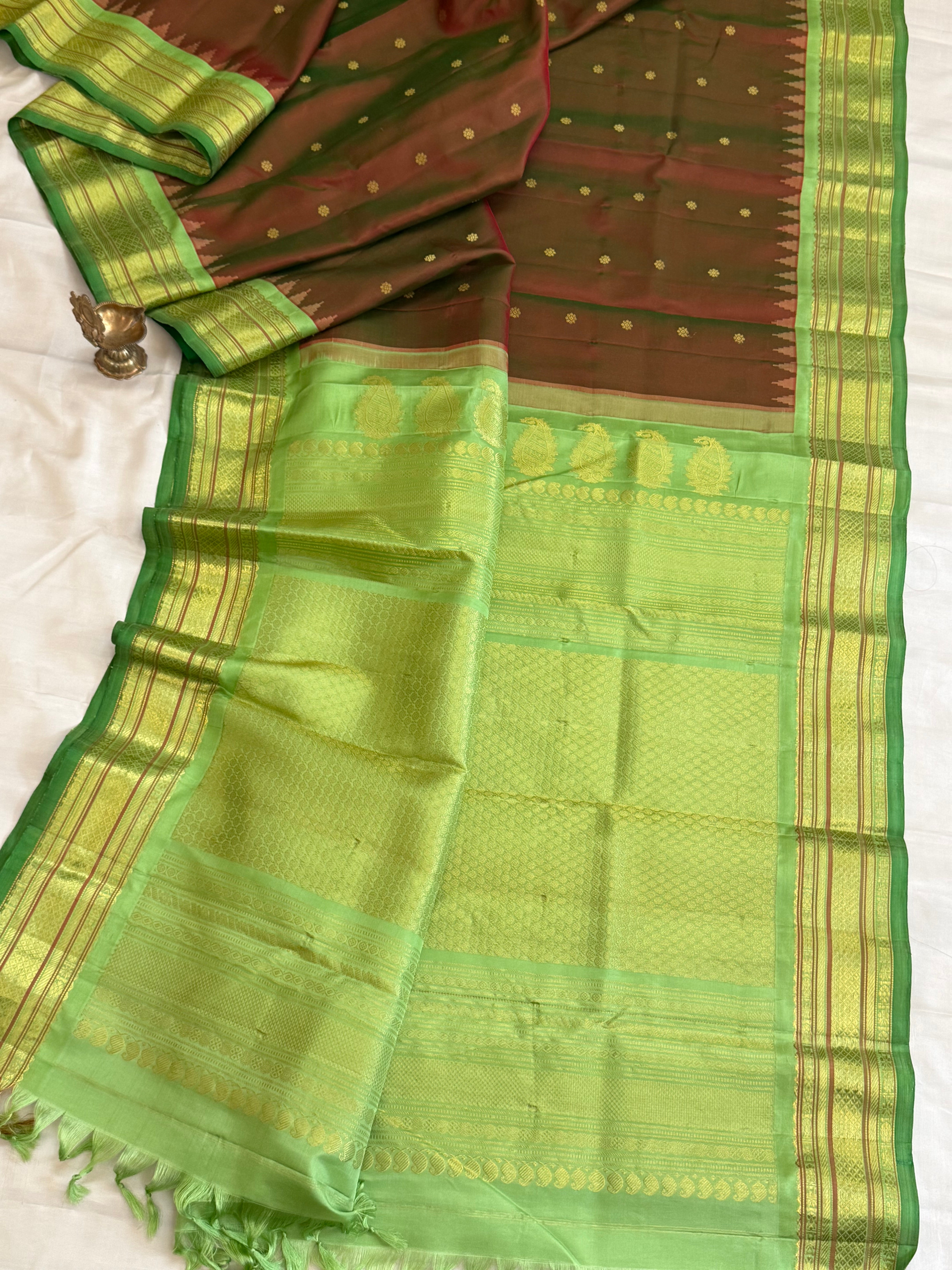Manthulir body Butta with mint green border/ Gadwal silk CLSA11301