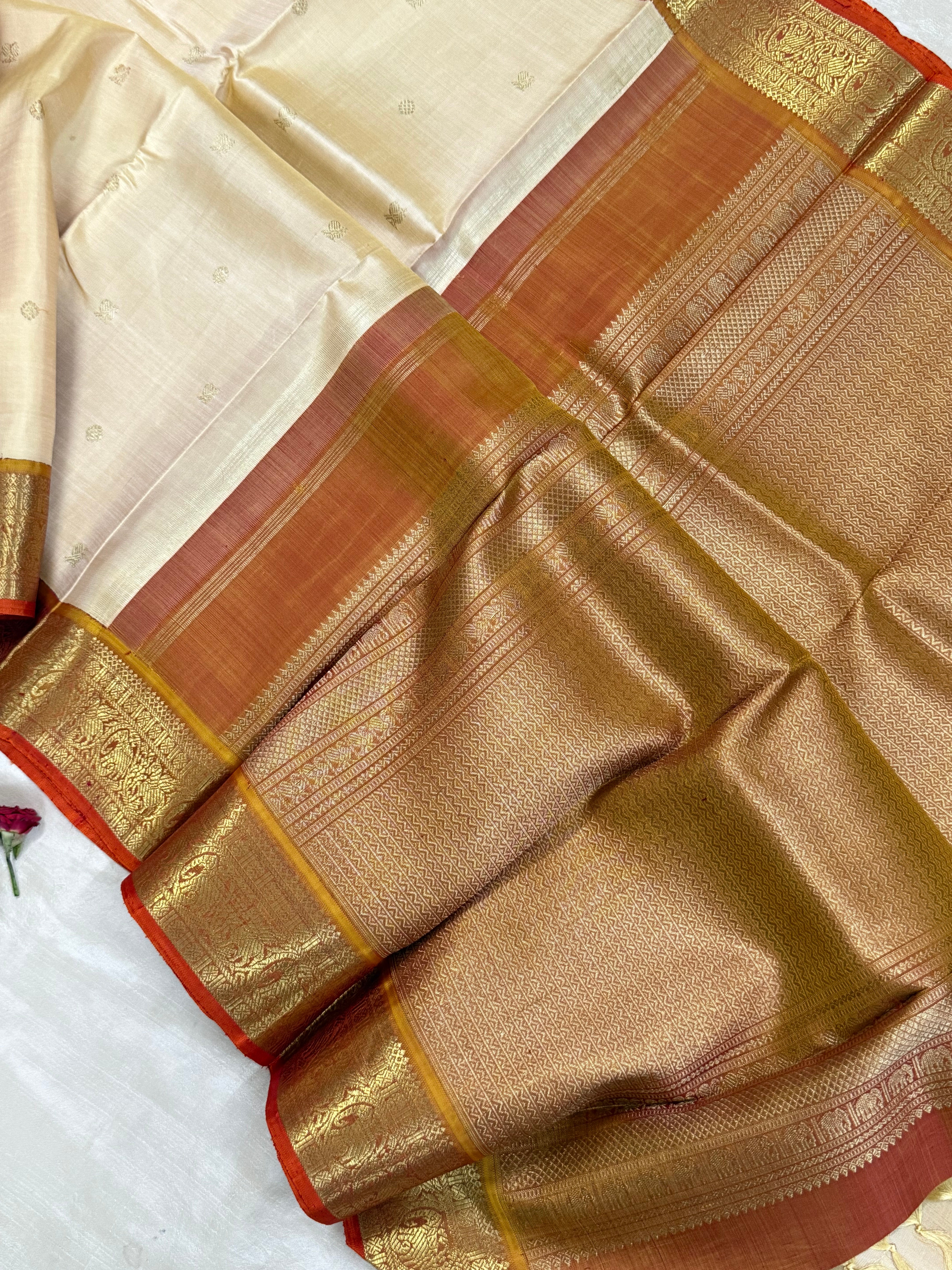 Venpattu and rust kai korvai / Kanjipuram silk