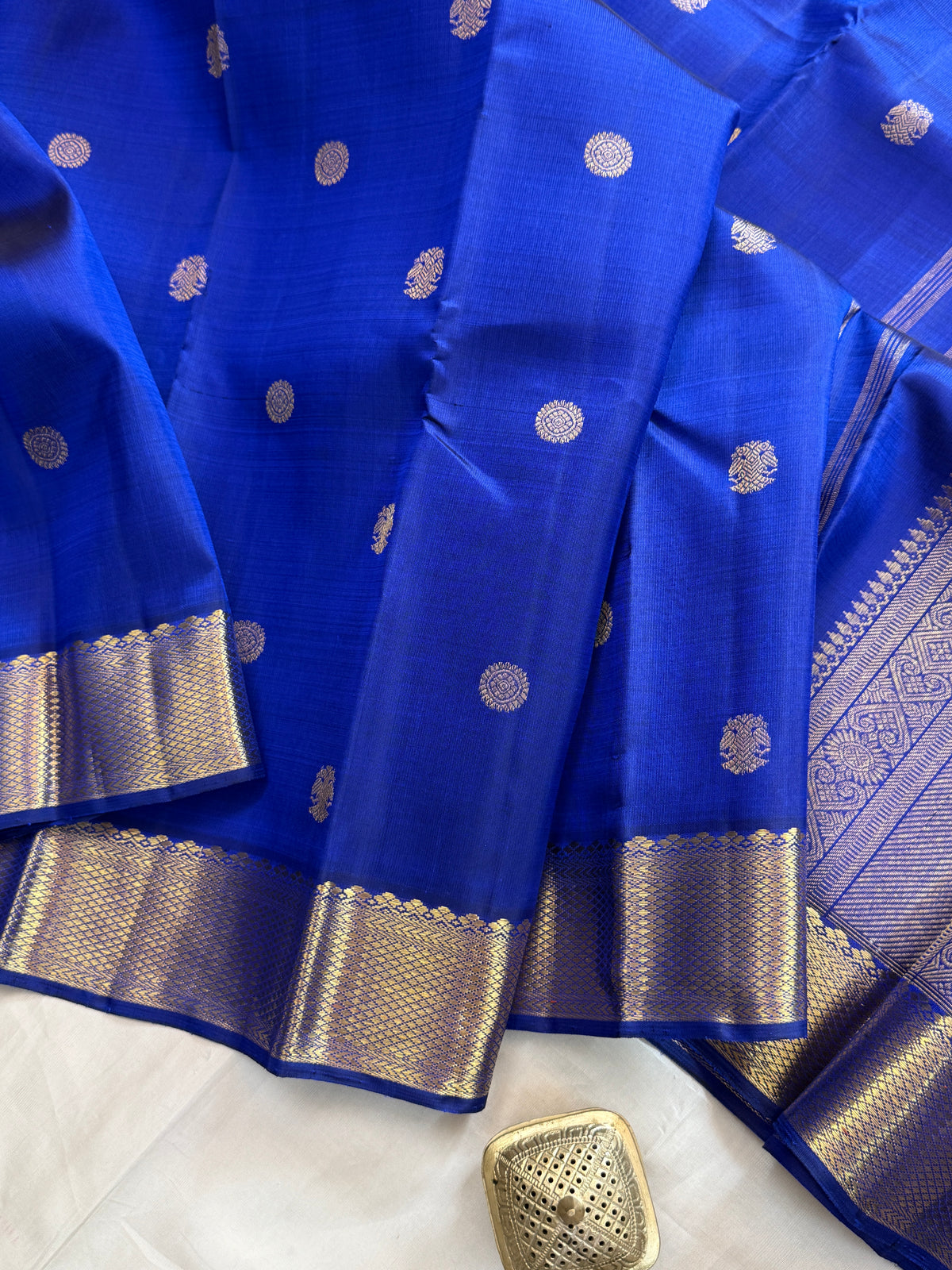 Blue - Day 3 Navarthri colour pure Zari Kanjipuram silk / getti border and Butta clsa 11748