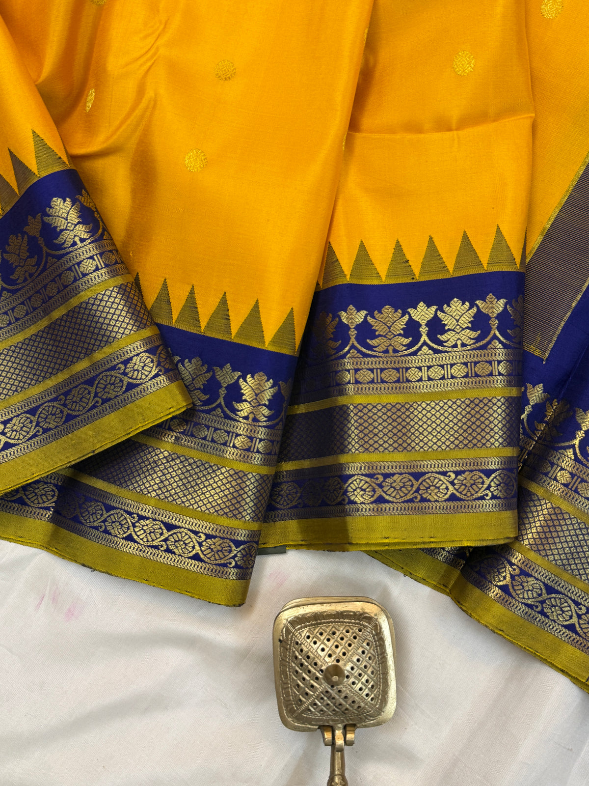Gadwal silk yellow Korvai temple clsa 9309