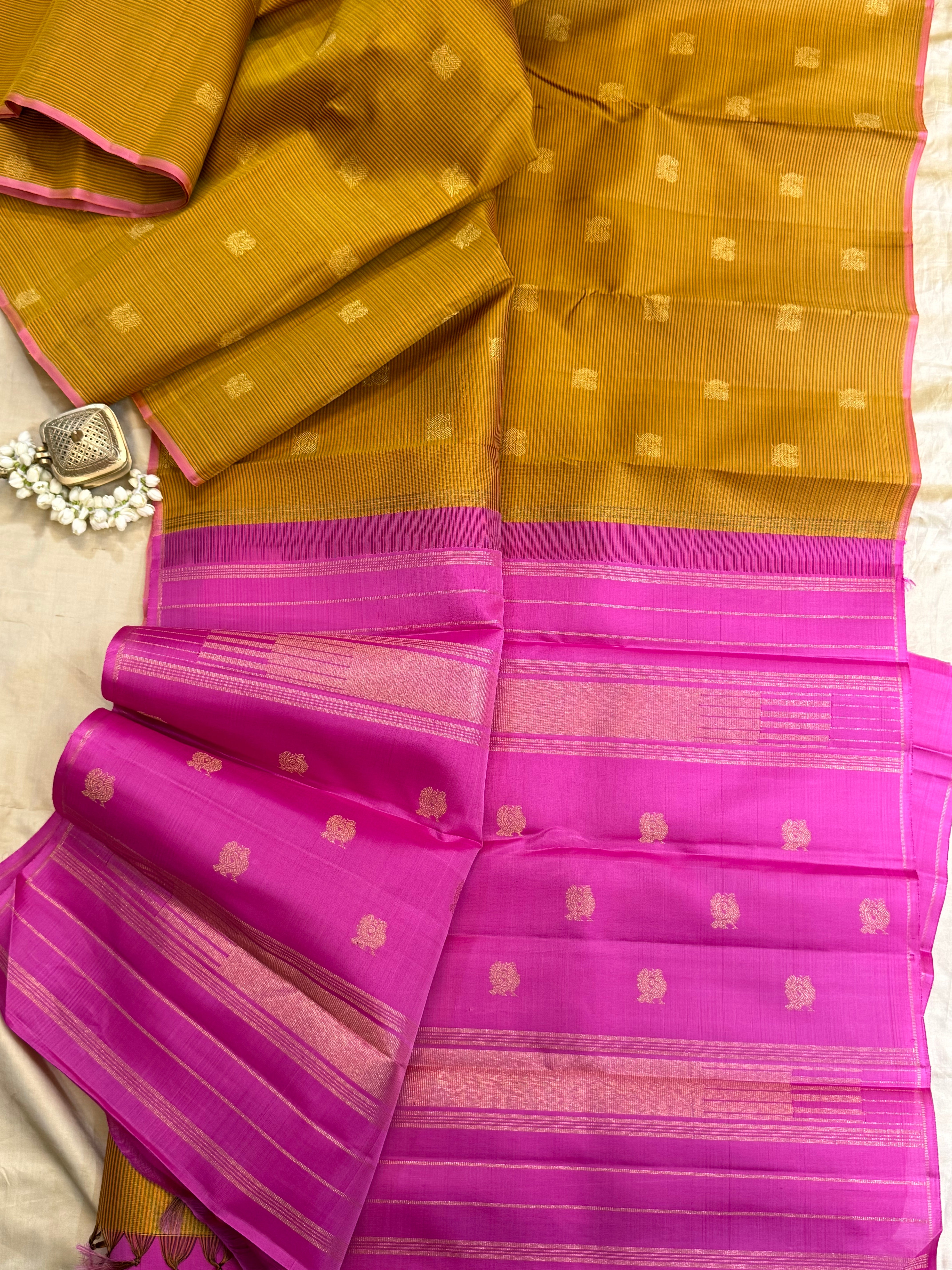 Mustard yellow stripes annam butta borderless/ Kanjipuram silk CL9512