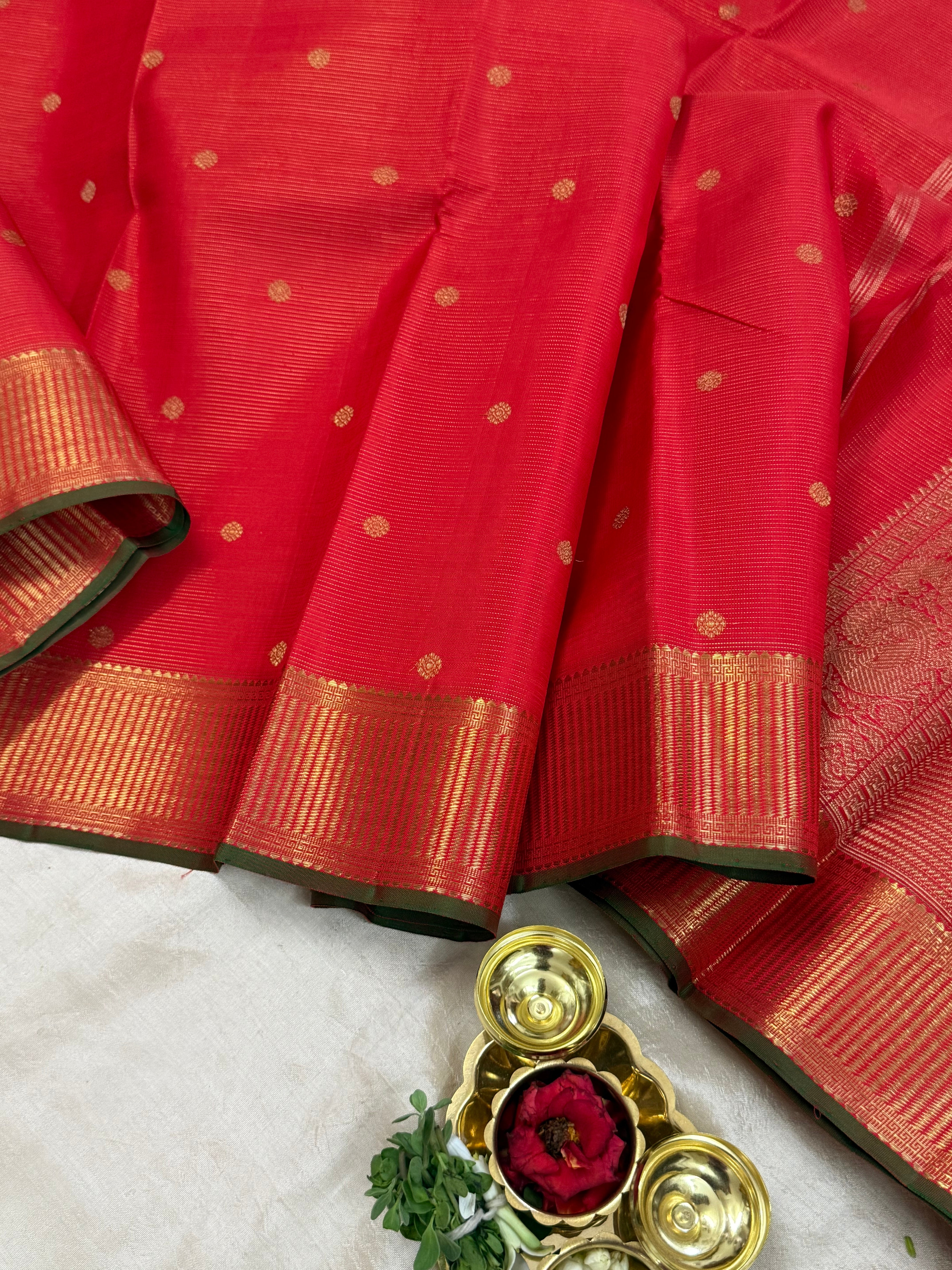 Chilli red vairaoosi and body butta / Kanjipuram silk