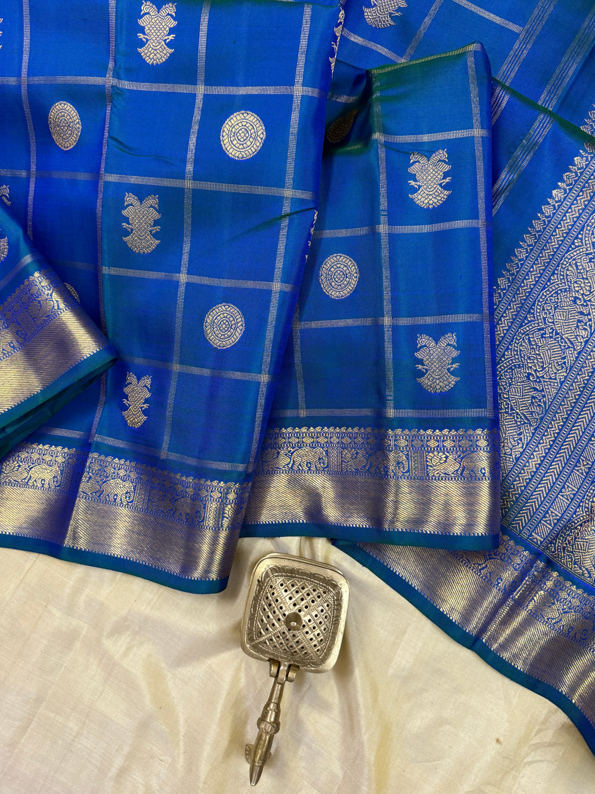 Peacock body with pure Zari irutalaipakshi and chakram Kattam butta /kanjipuram silk saree clsa 10587