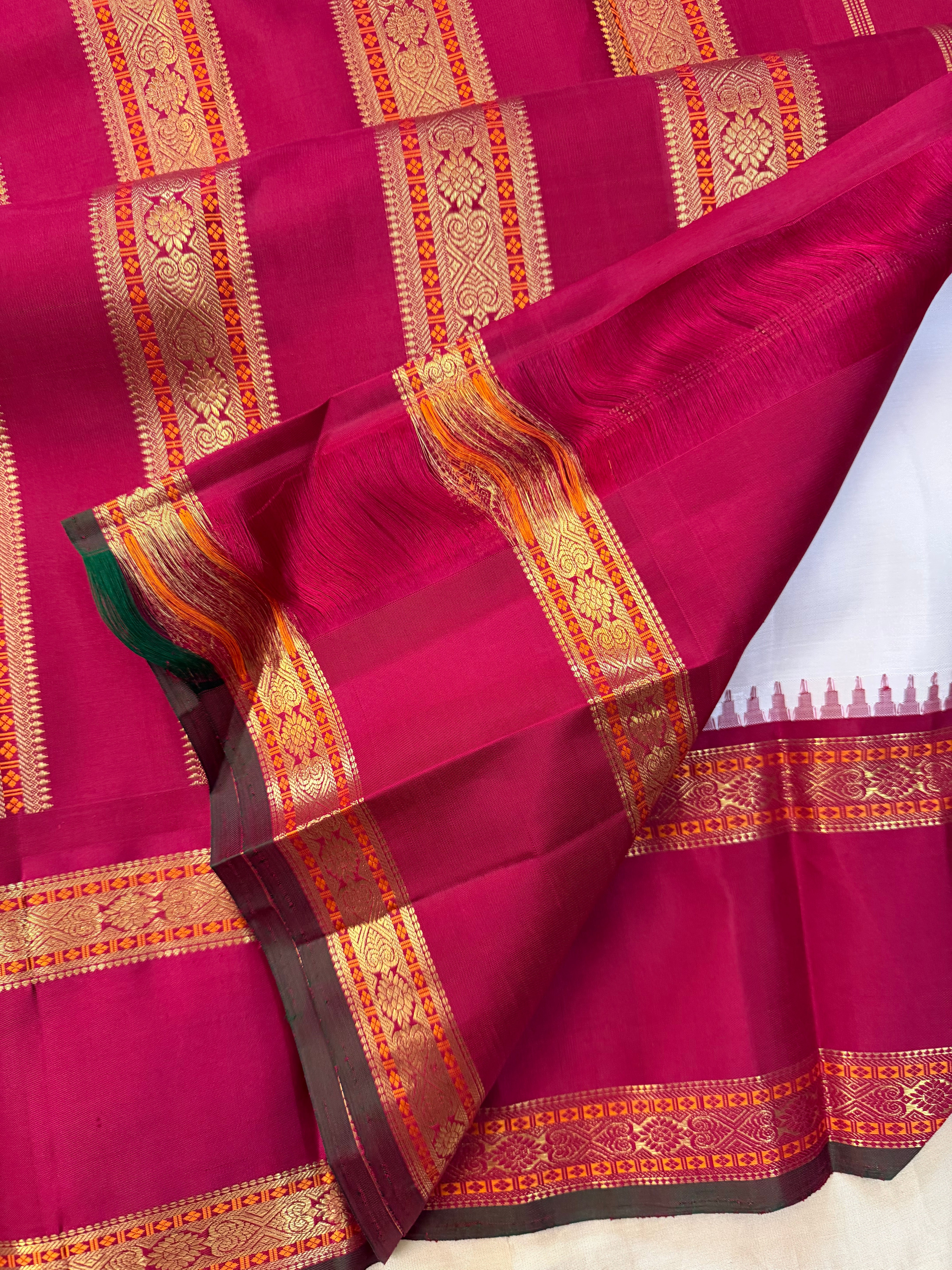 Onam collection:  off white red retta pet Korvai / pure zari Kanjipuram silk