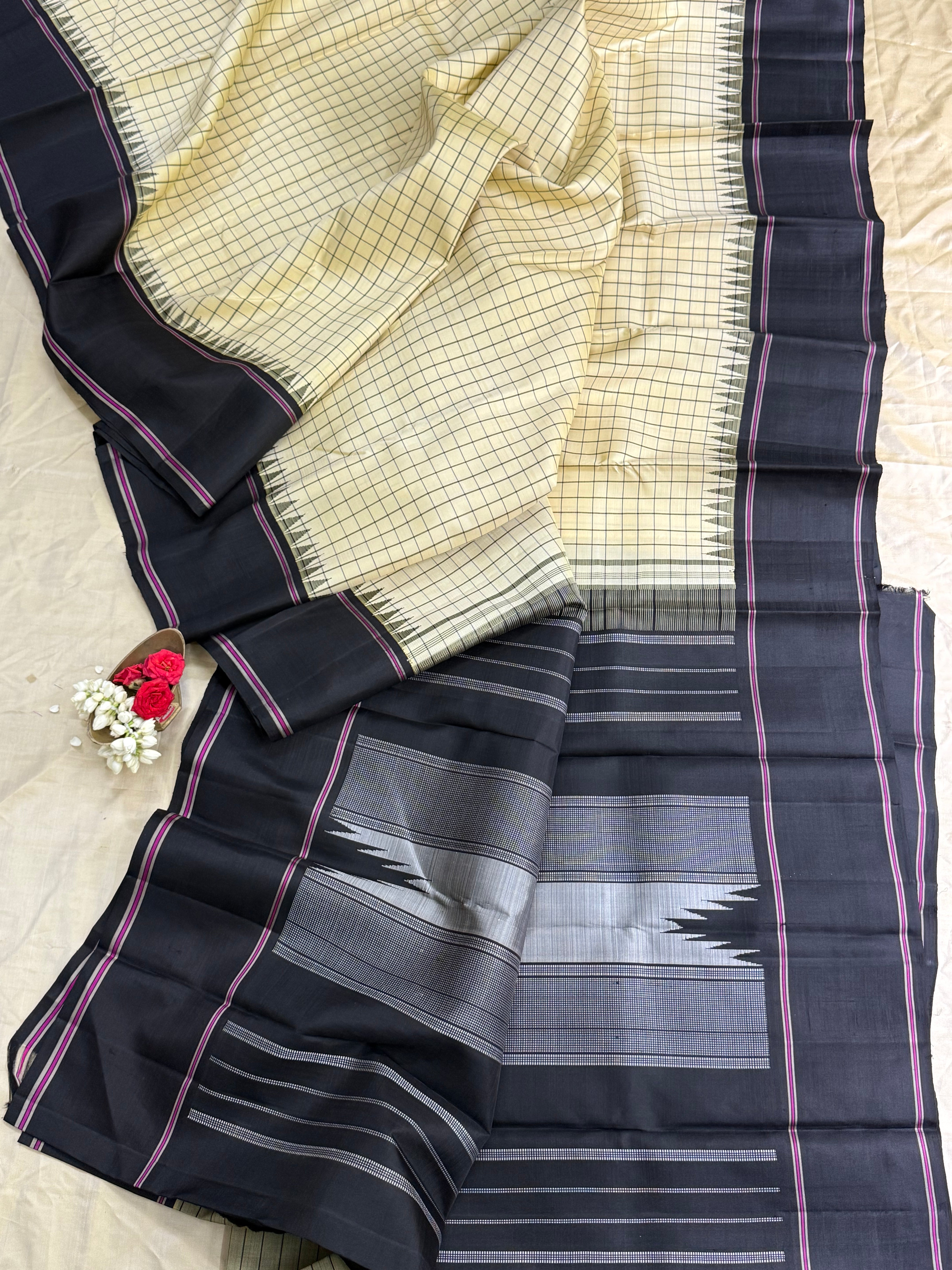 Off sandal kattam and black / Arani silk