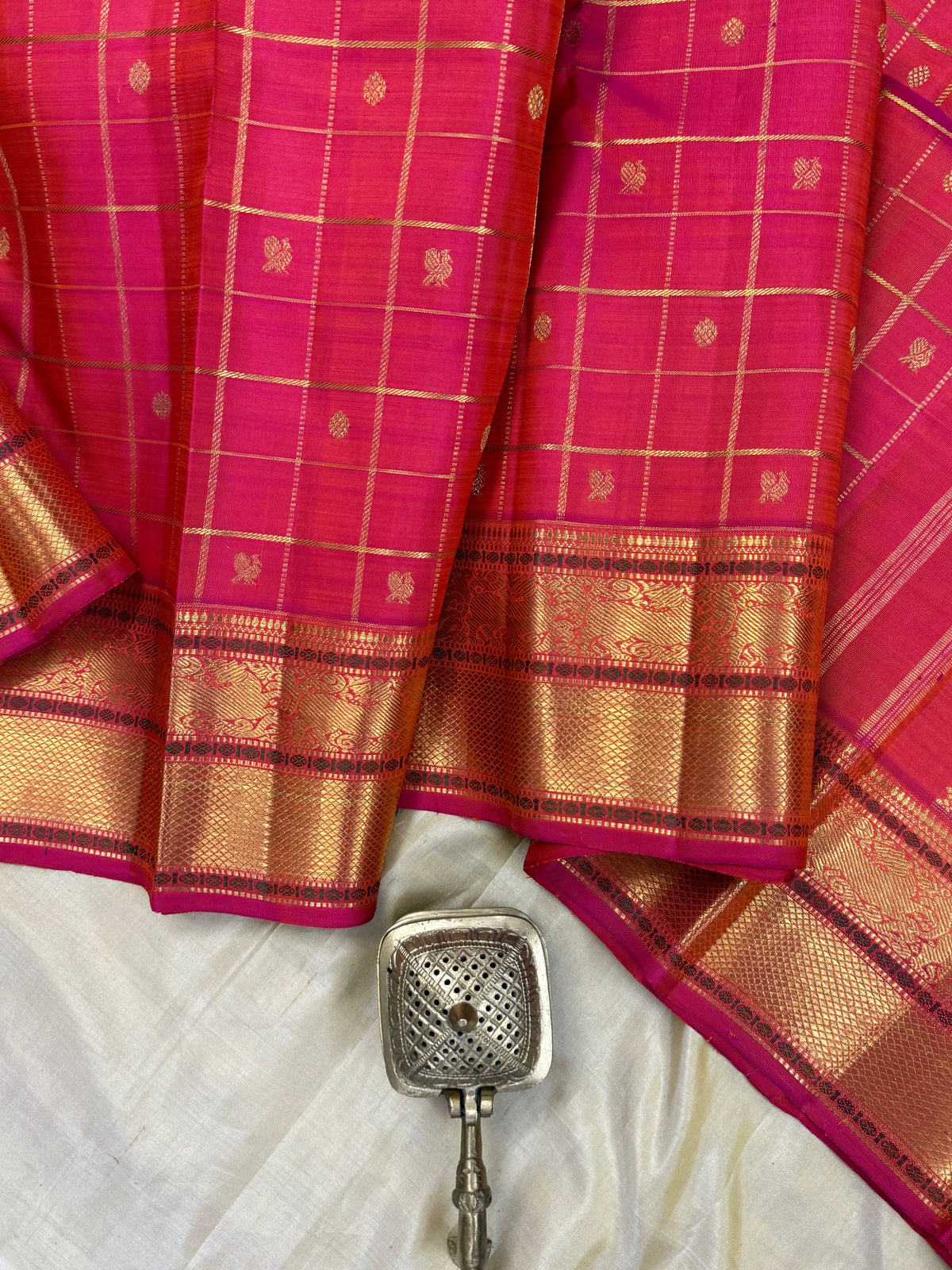 Peach pink with Pure Zari small Annam chakram Kattam butta /kanjipuram silk saree clsa 7739