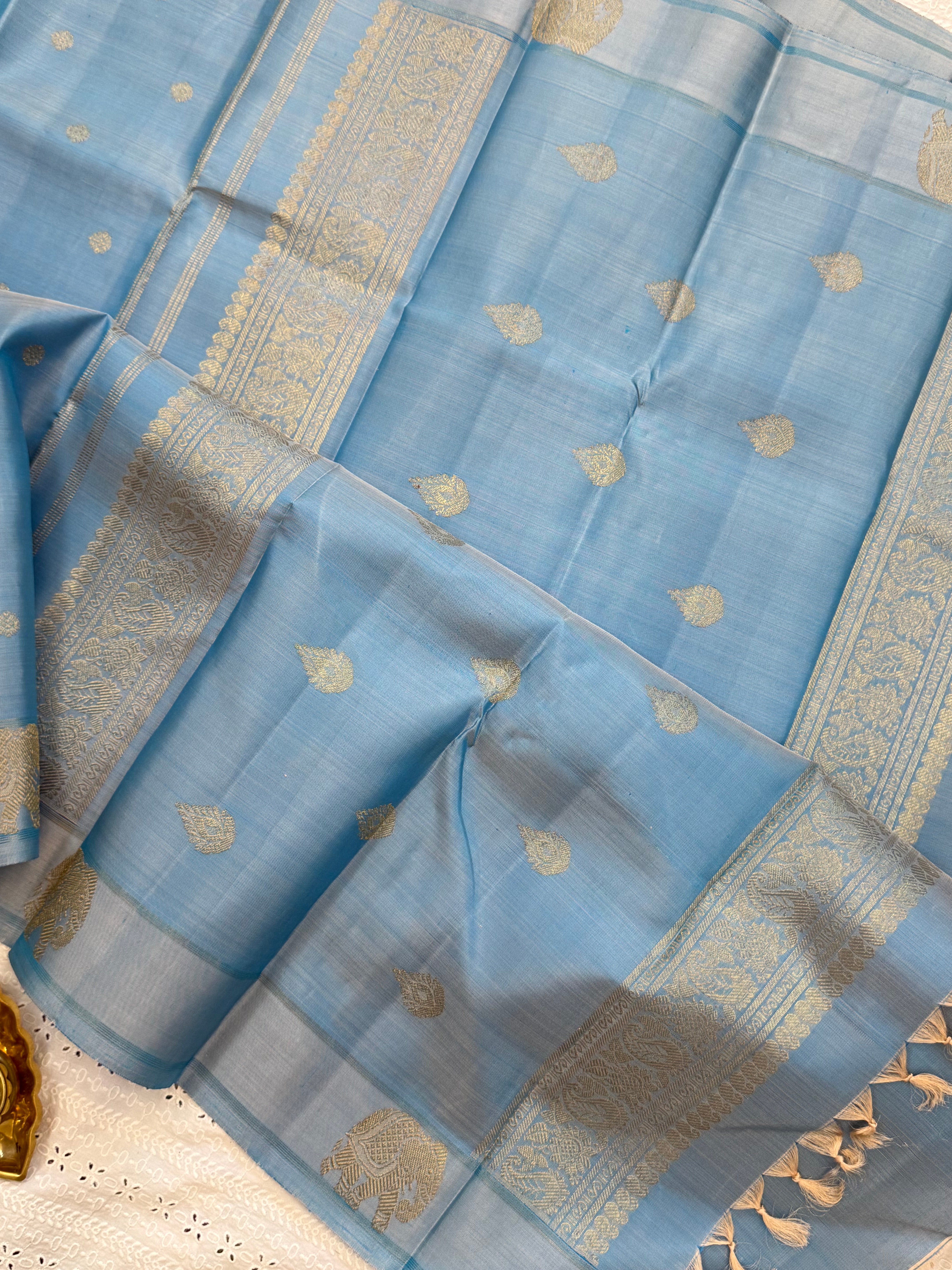Powder blue border yaanai butta/ Kanjipuram silk CL9786