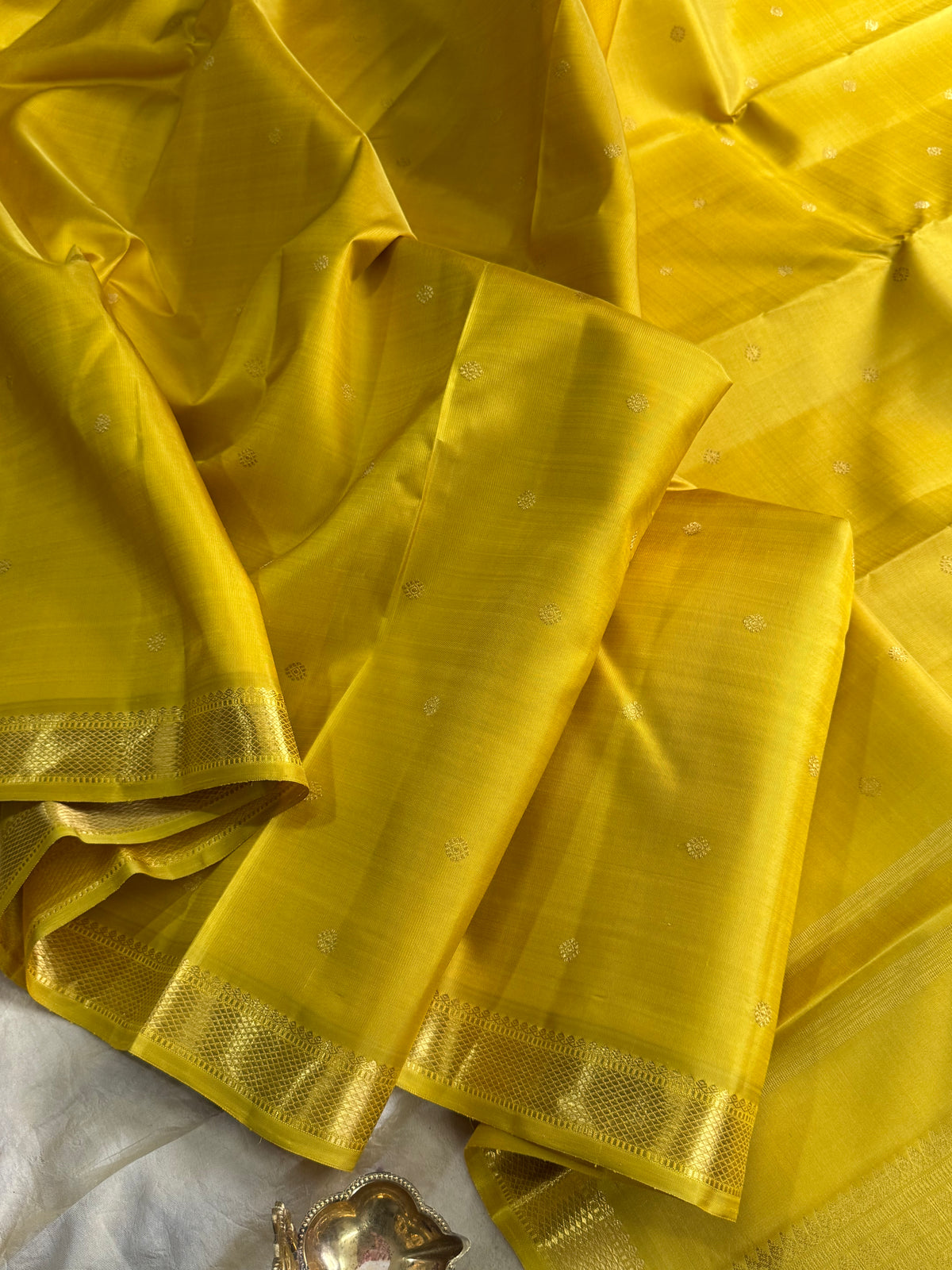 lemon shot yellow with small border pure zari /kanjipuram silk saree clsa 12741