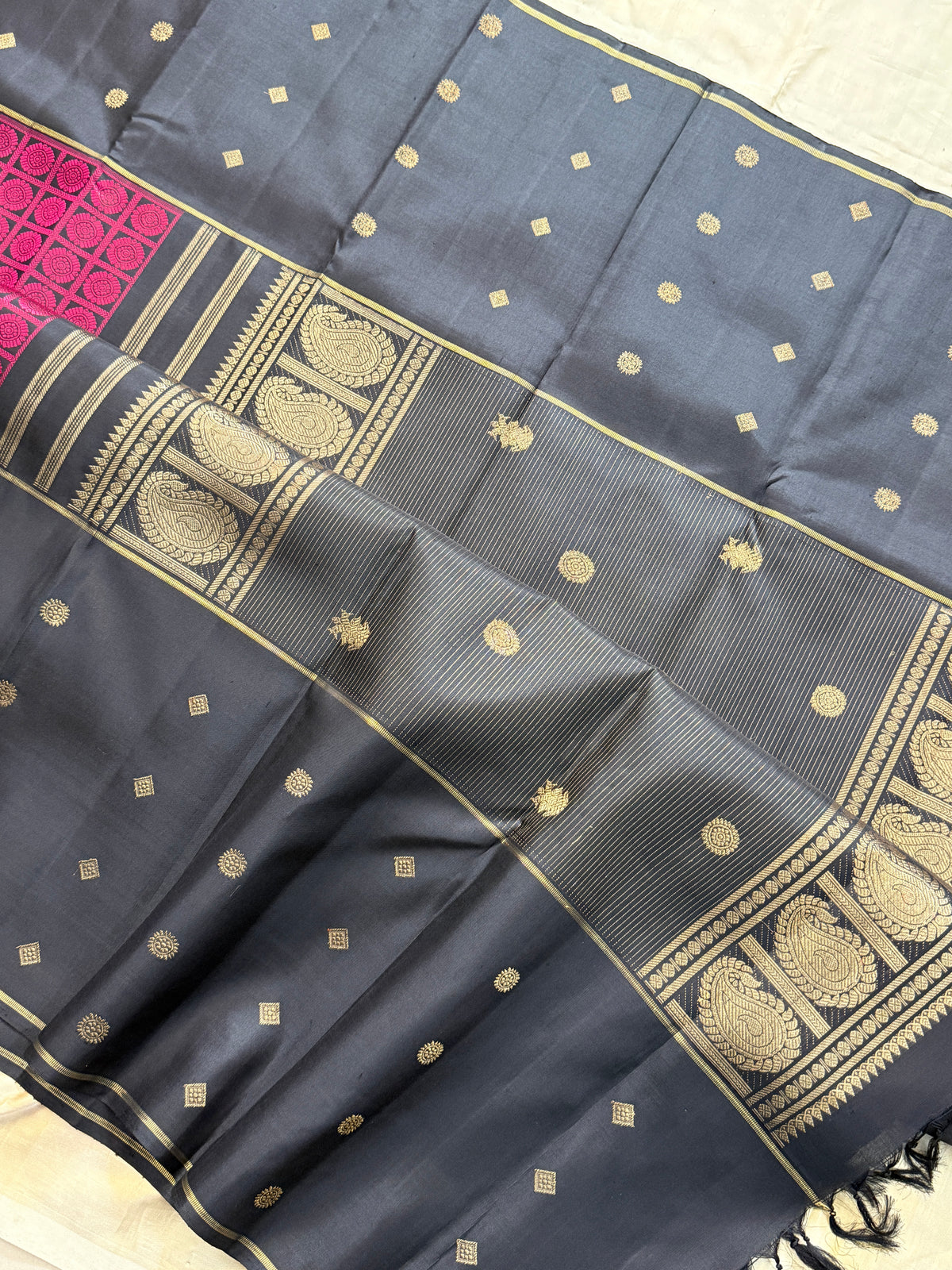 1000 butta and long border Zari butta / kanjipuram silk saree 11964