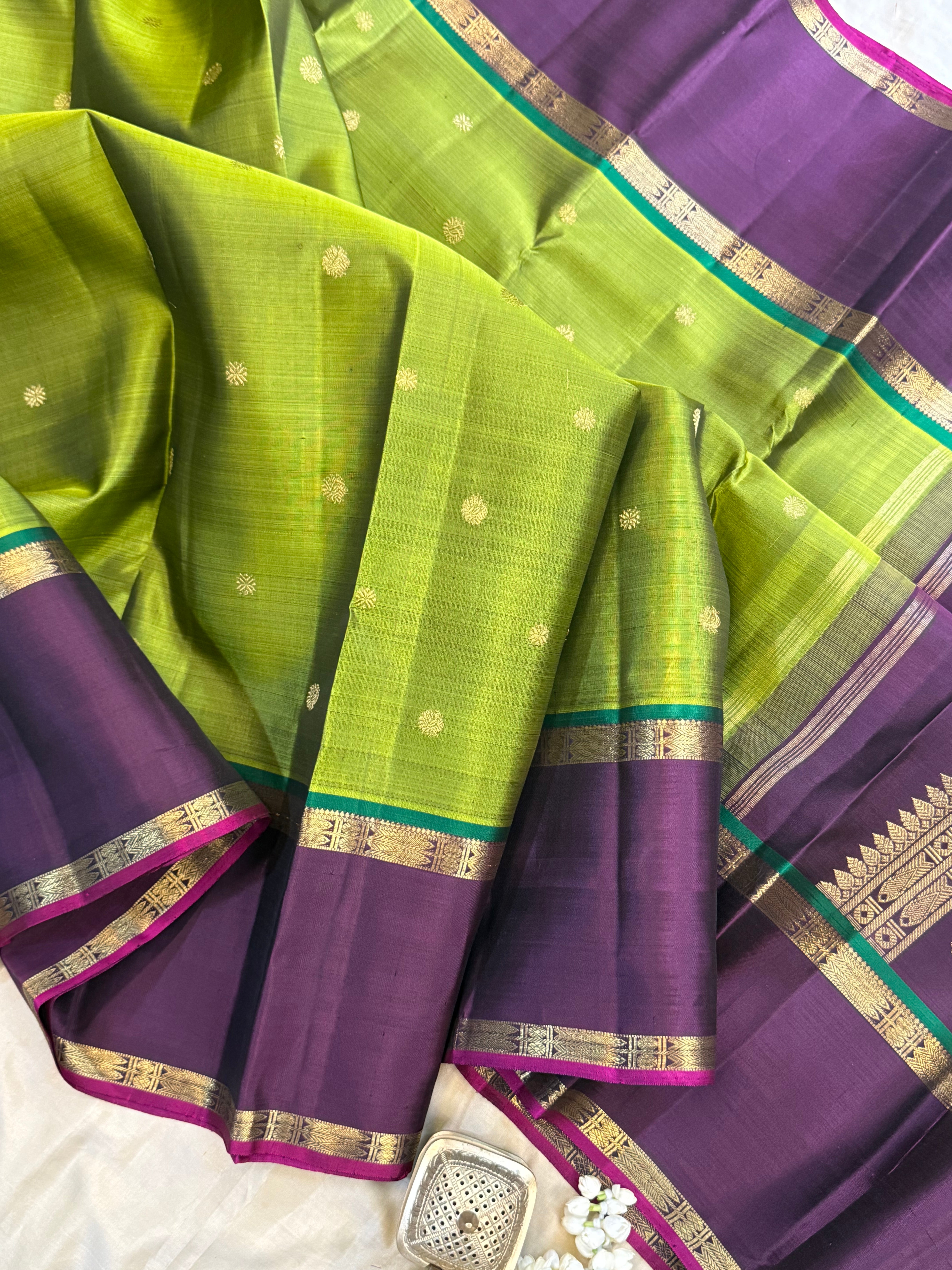 Mehandi green and deep purple fish rettapet border / Kanjipuram silk CL9997
