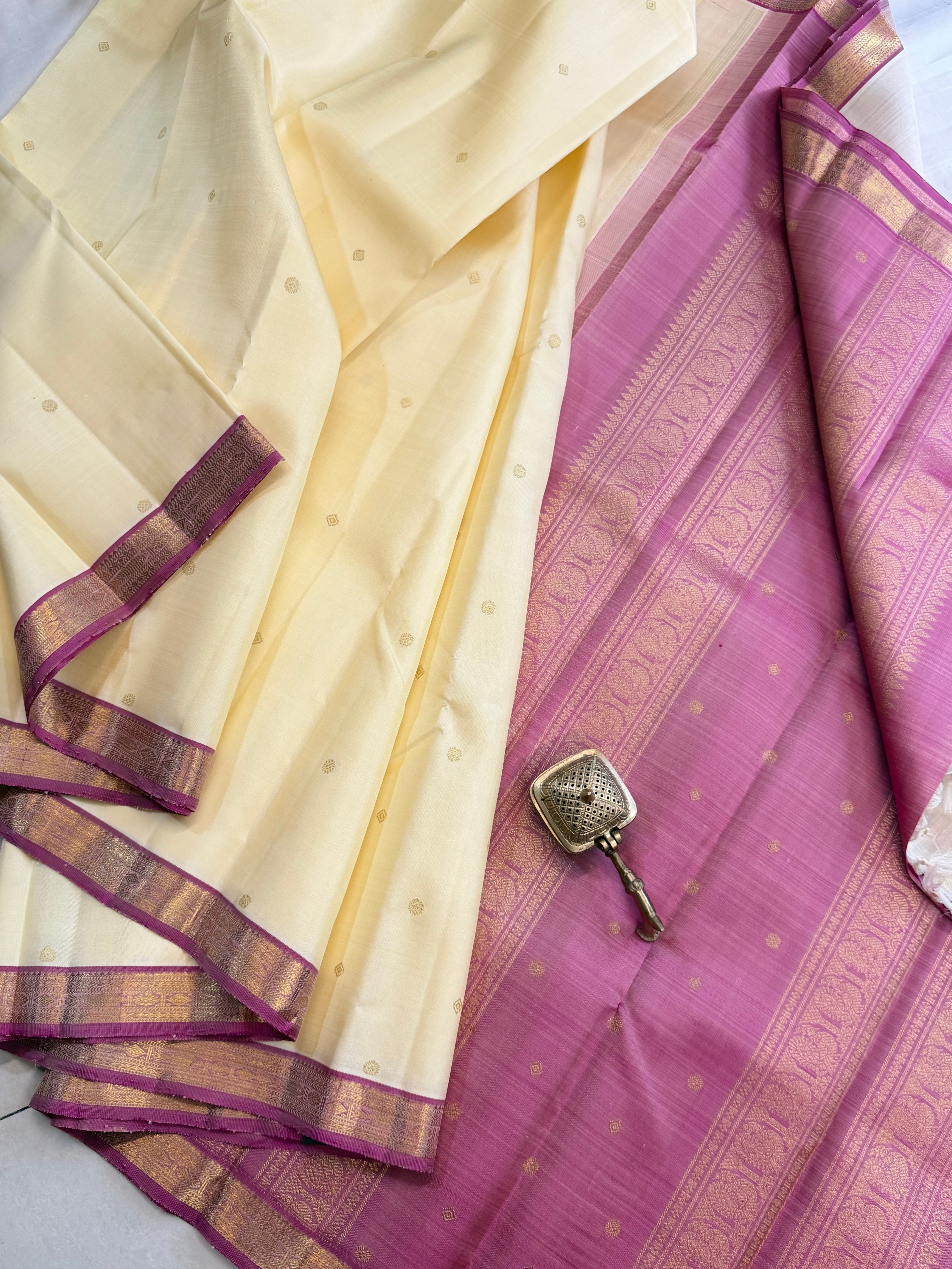 Malligai : off white small border pure Zari Kanjipuram silk