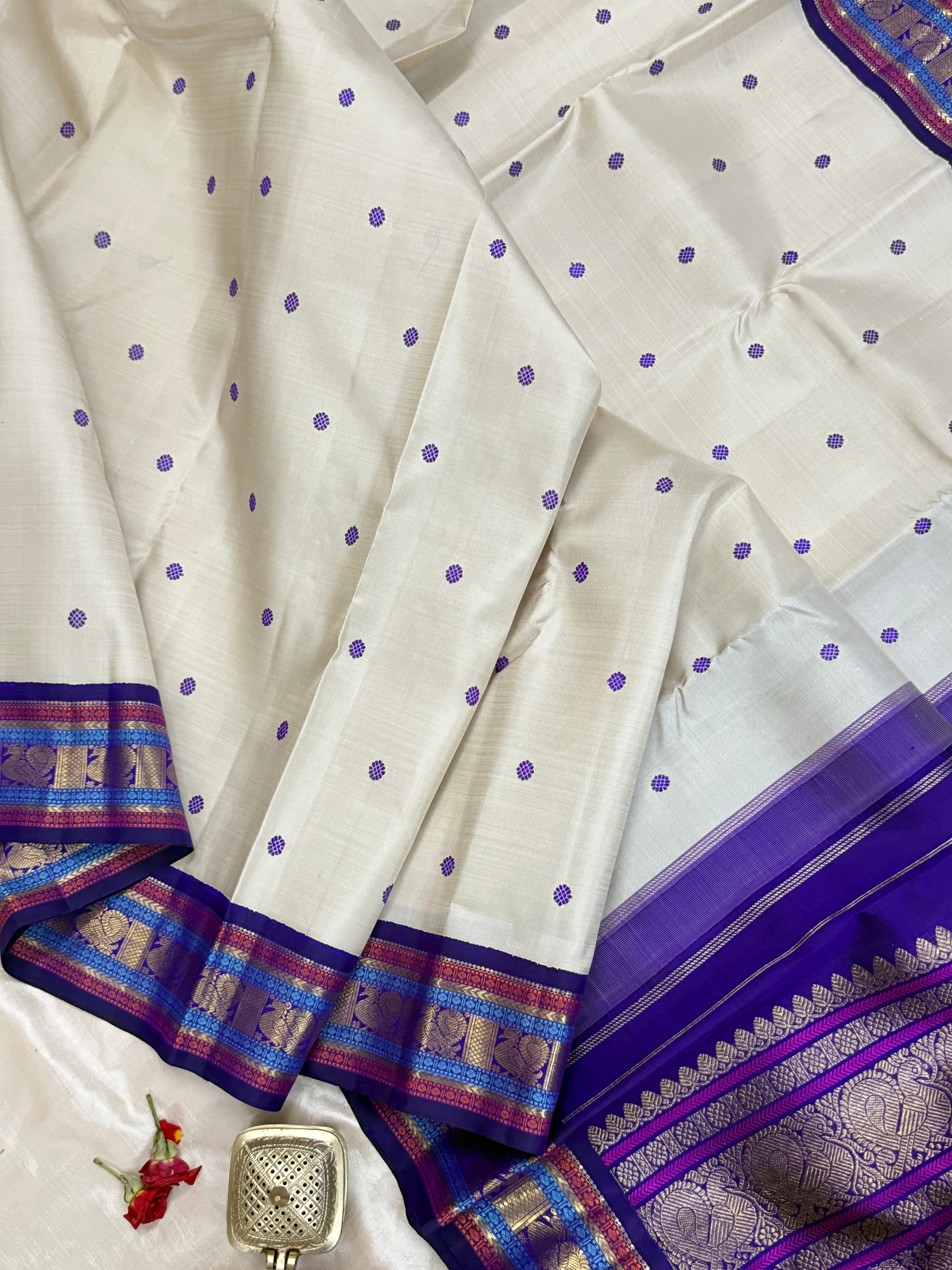 Offwhite and purple thread butta kai korvai/ Kanjipuram silk