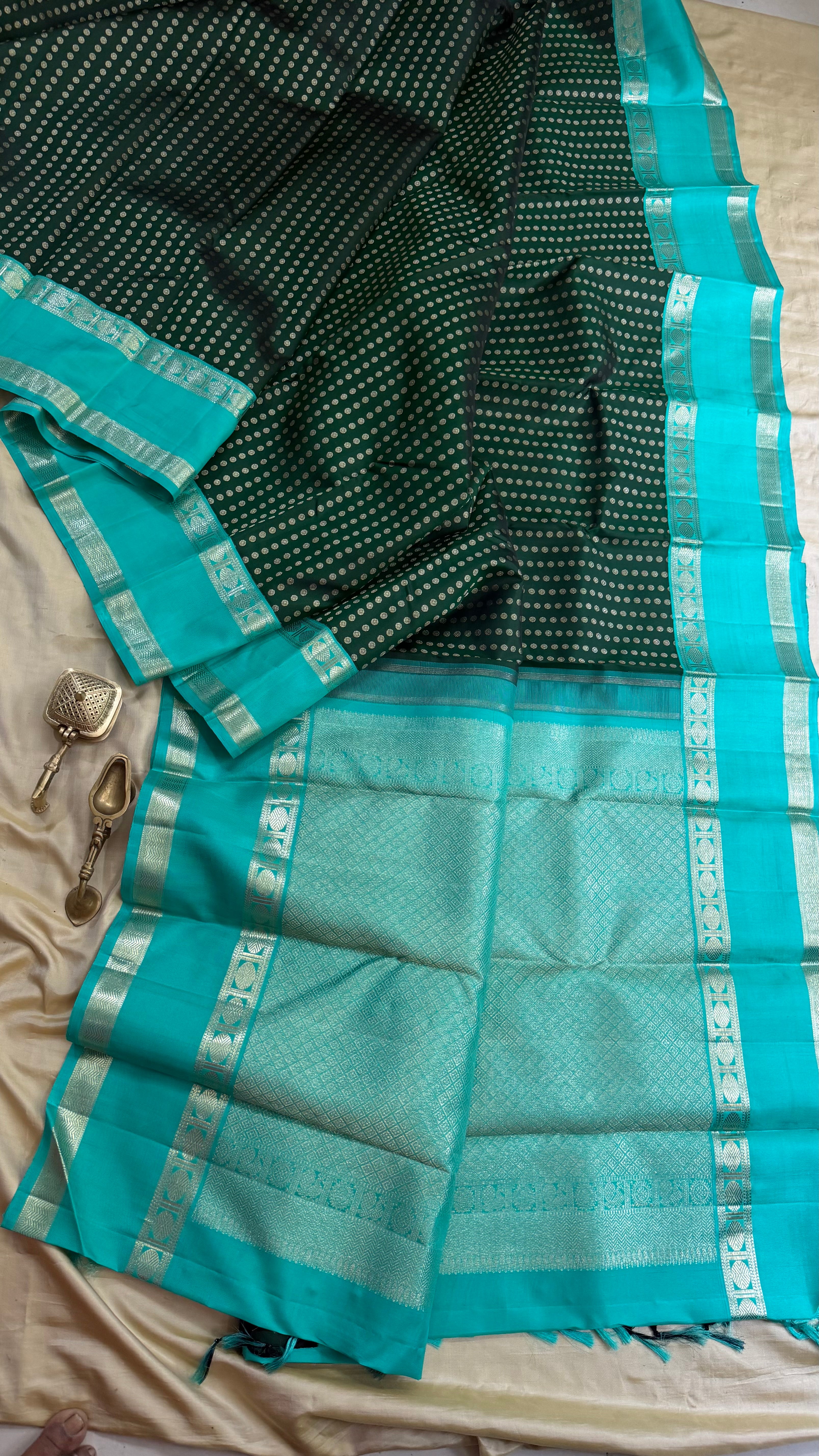 Amoha : Green Laksham Butta  Korvai Kanjipuram silk 9101CL
