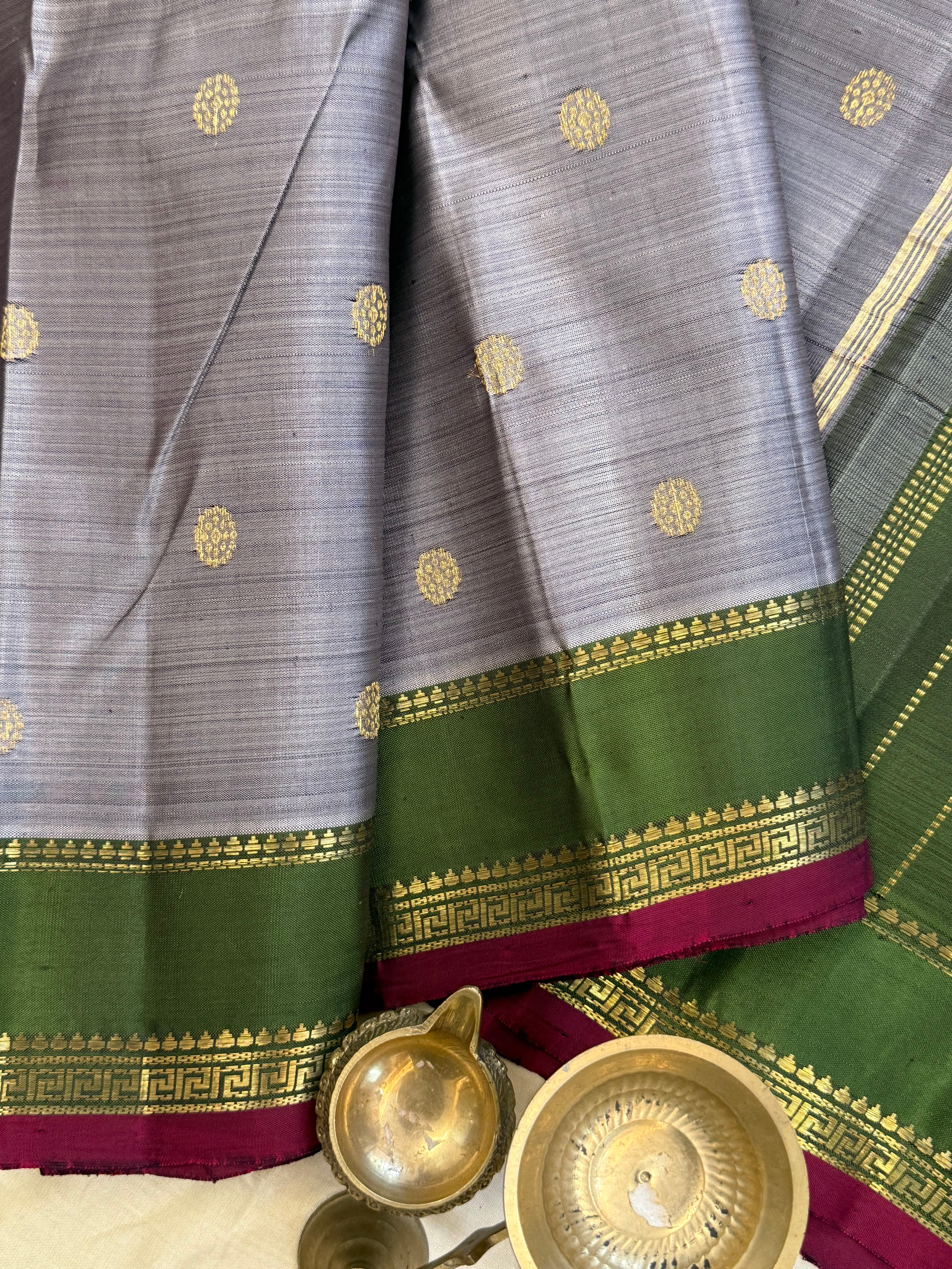 Grey and green rettapet border/ Kanjipuram silk