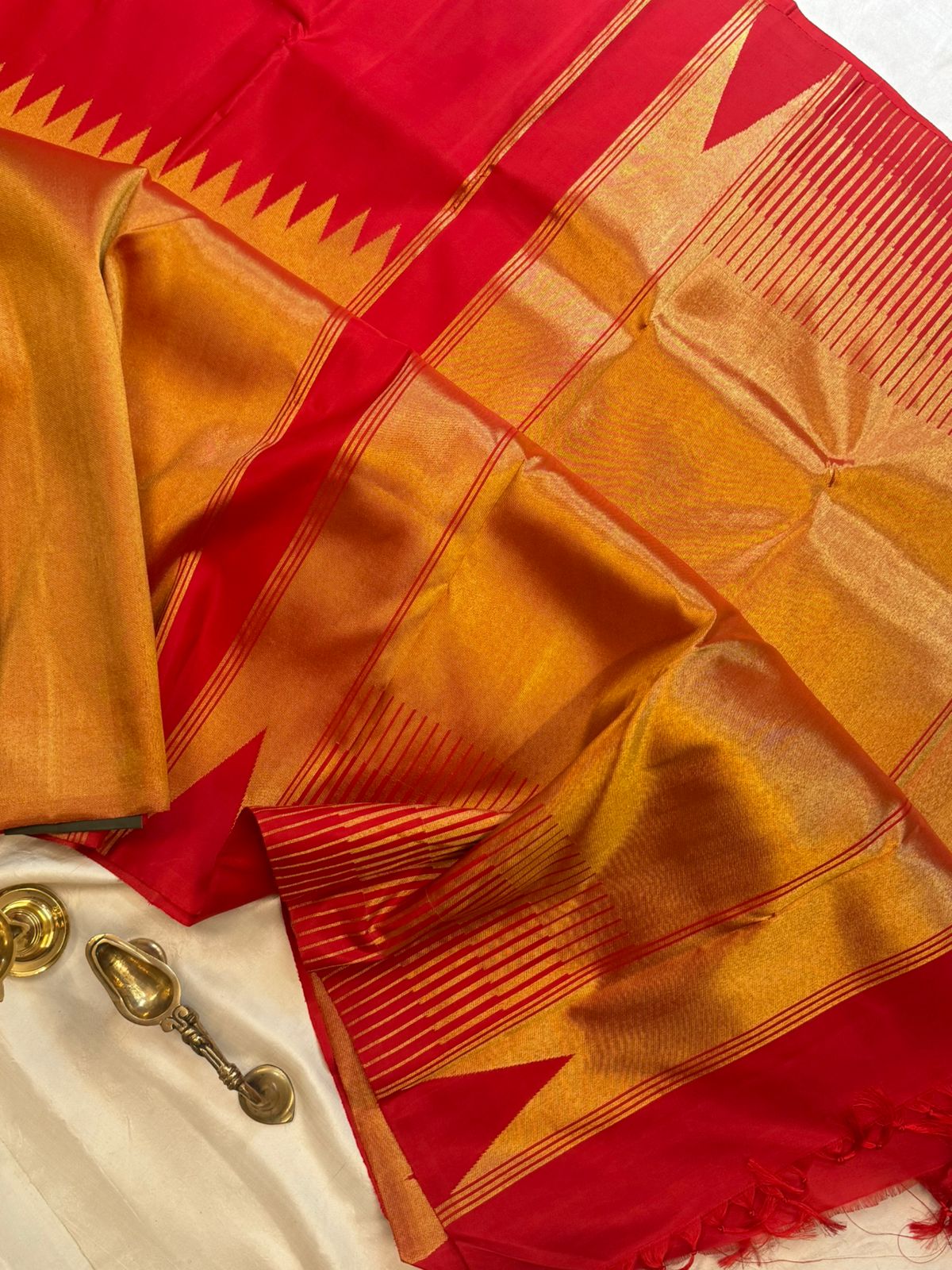 Red raising border / kanjipuram silk