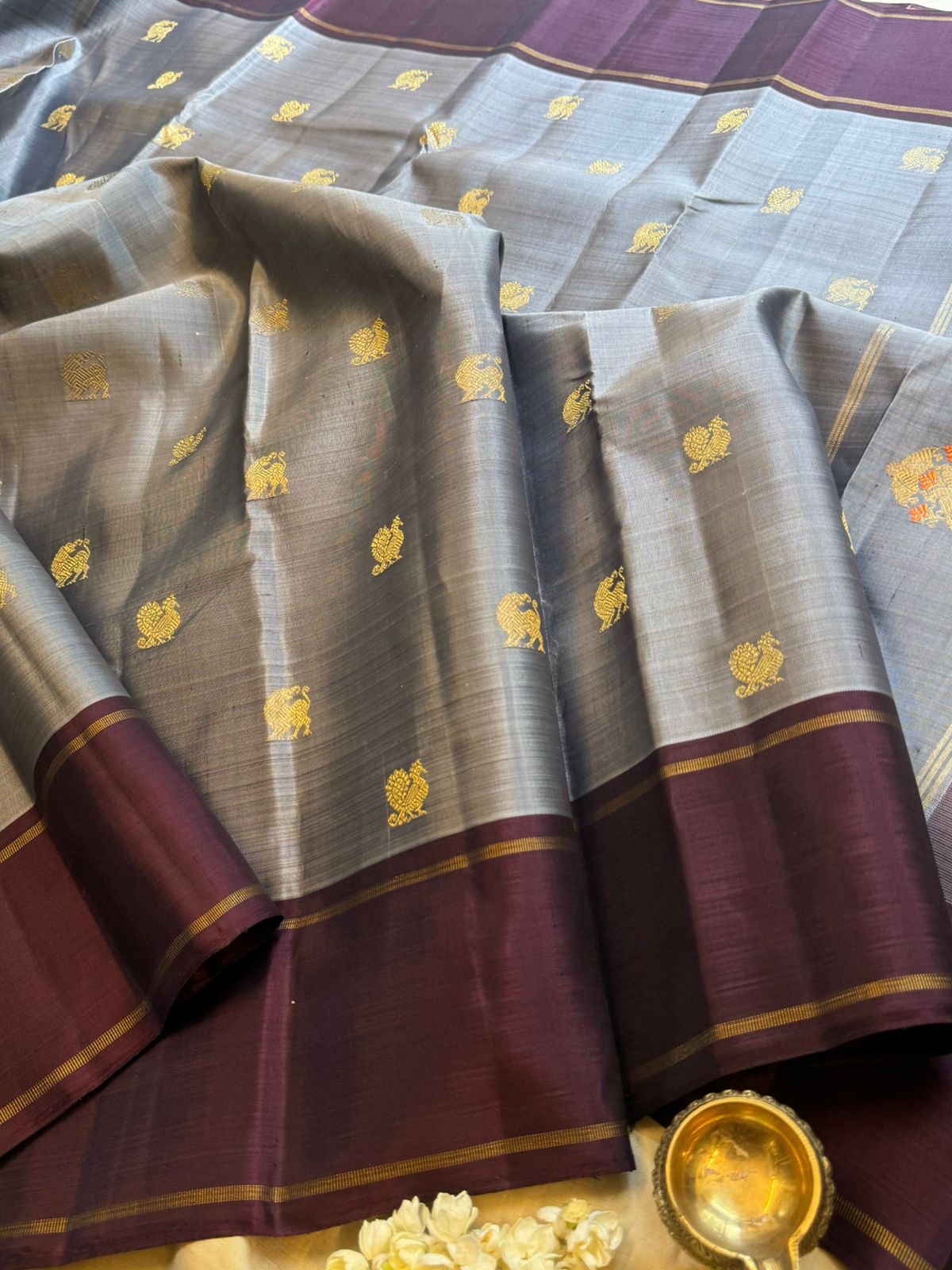 Grey and paaku unique pallu / Kanjipuram silk