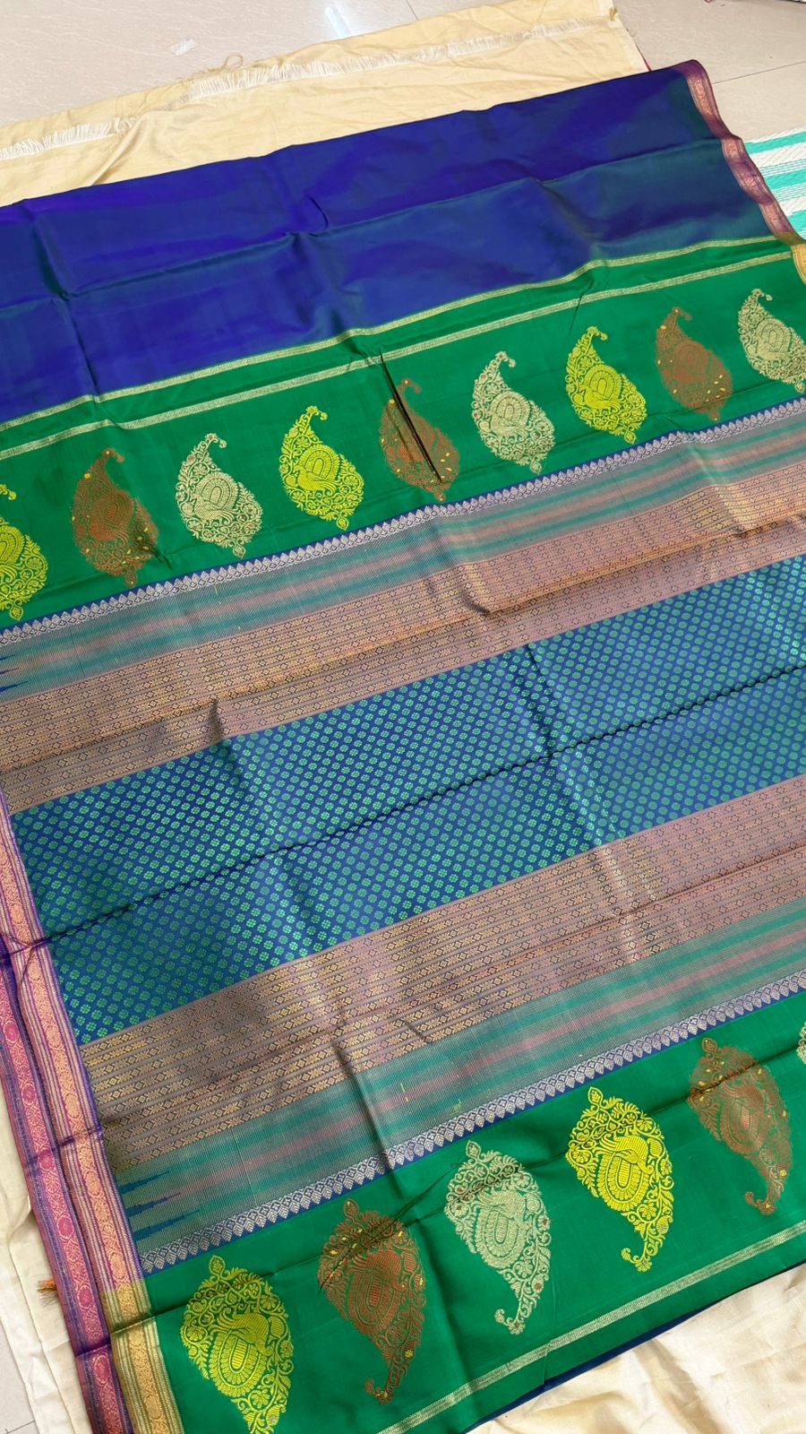 Mayilkazhuthu unique long pallu/ Kanjipuram silk