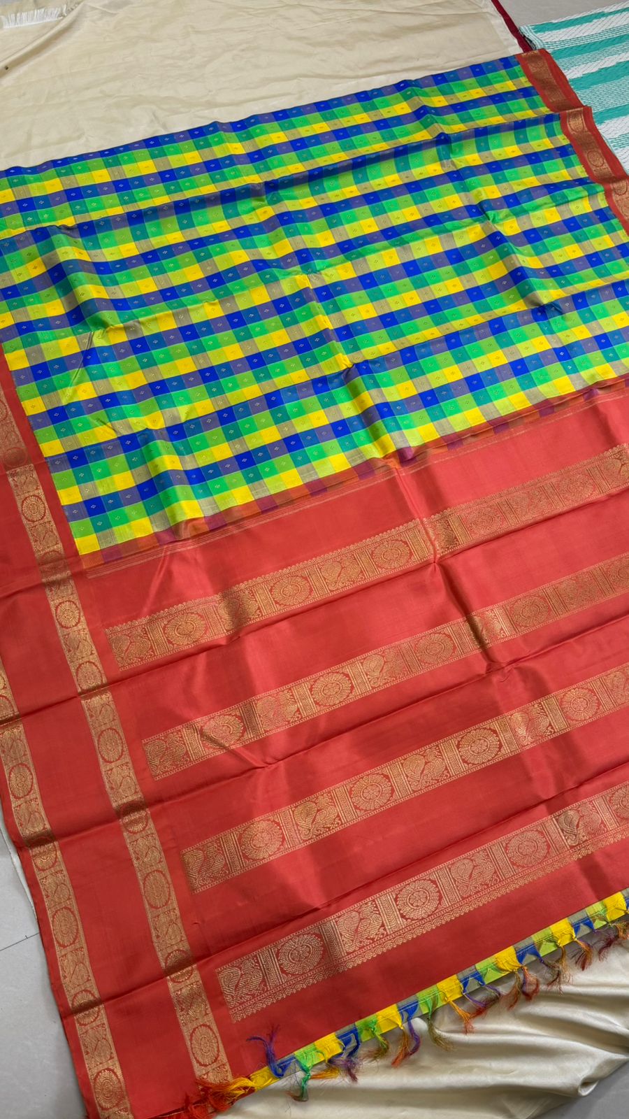 Paalum pazhamum checks rettapet border/ Kanjipuram silk