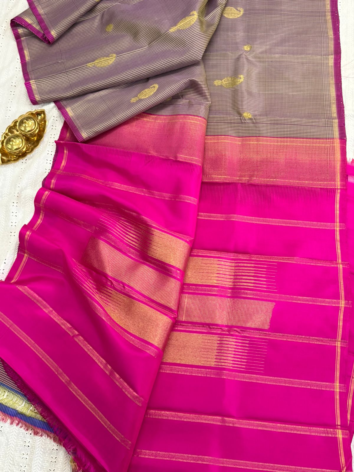 Grey and pink checks manga butta borderless/ Arani silk CLSA9863