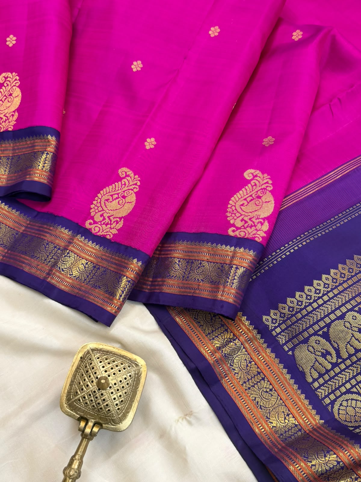 Pure Zari vintage style adai woven Kanjipuram