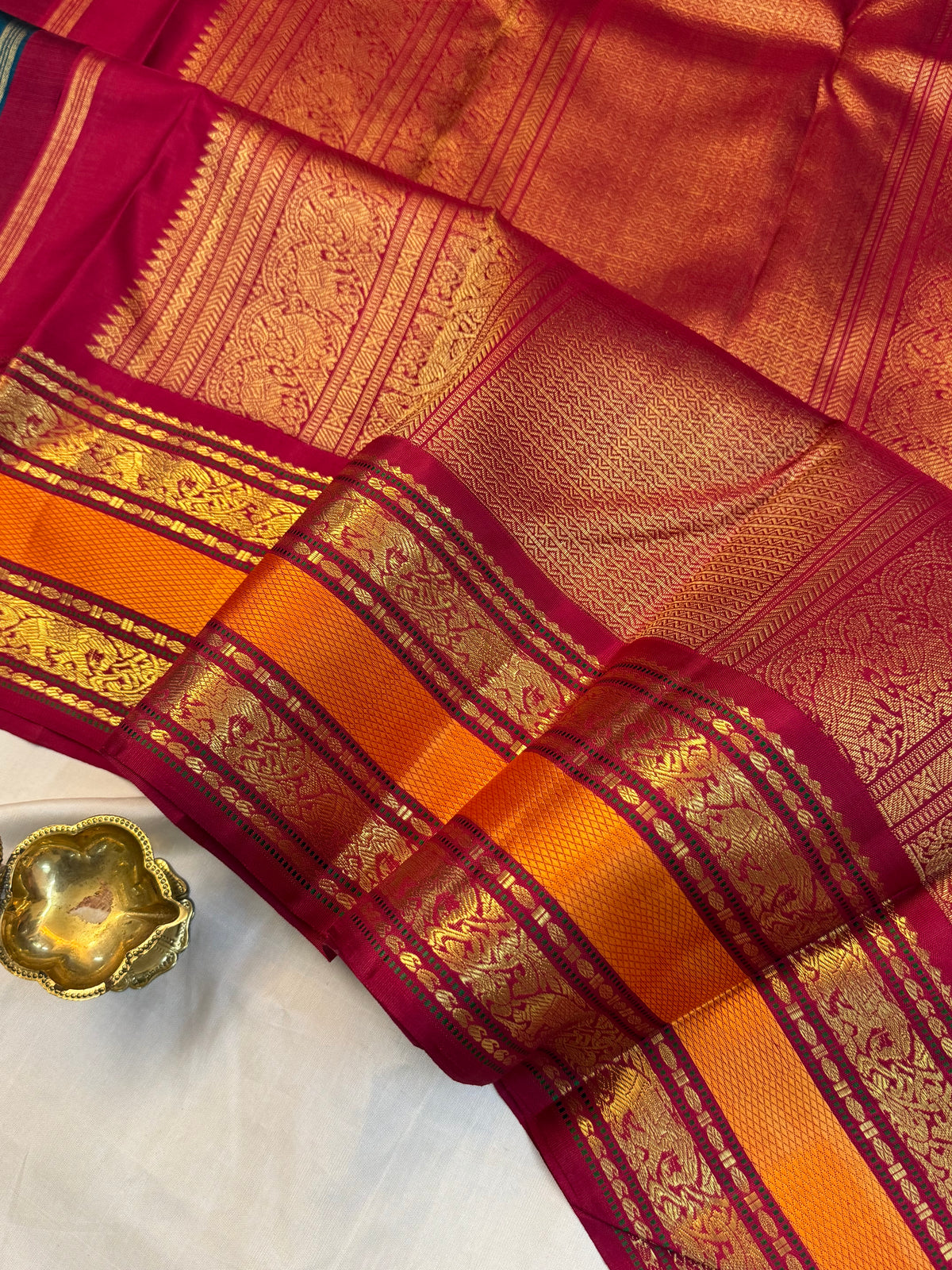 Mayilkazhuthu chakram butta with Meenakari work Korvai pure zari/kanjipuram silk saree 10968