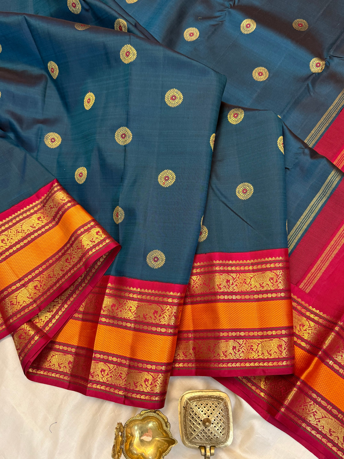 Mayilkazhuthu chakram butta with Meenakari work Korvai pure zari/kanjipuram silk saree 10968
