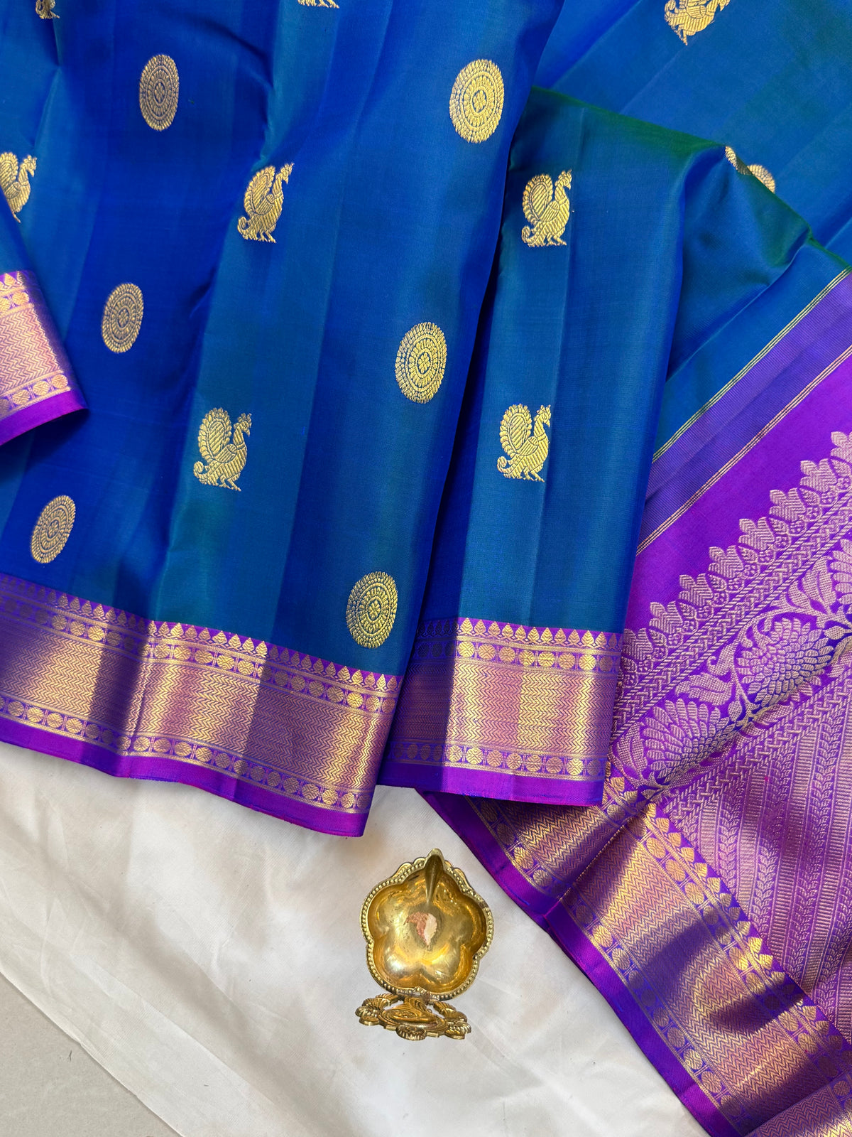 Aarani mayilkazhuthu body Zari butta/kanjipuram silk saree clsa 12657
