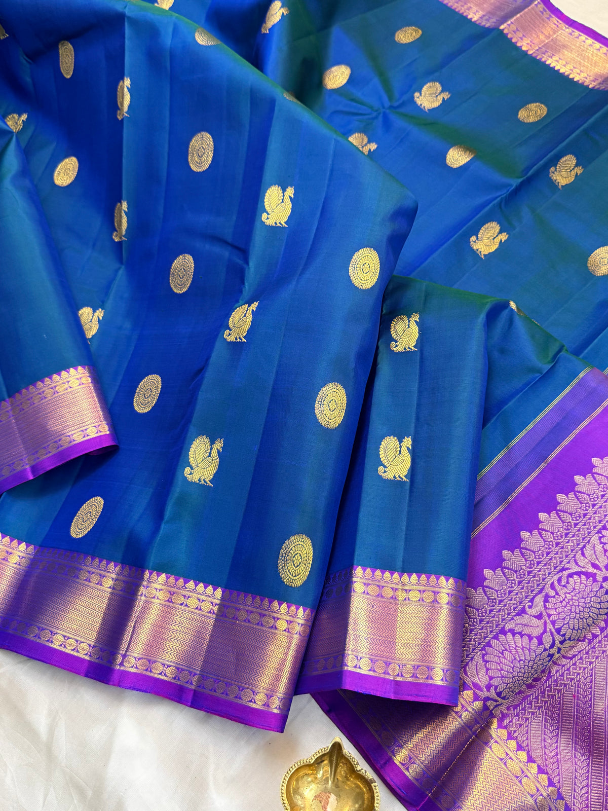 Aarani mayilkazhuthu body Zari butta/kanjipuram silk saree clsa 12657