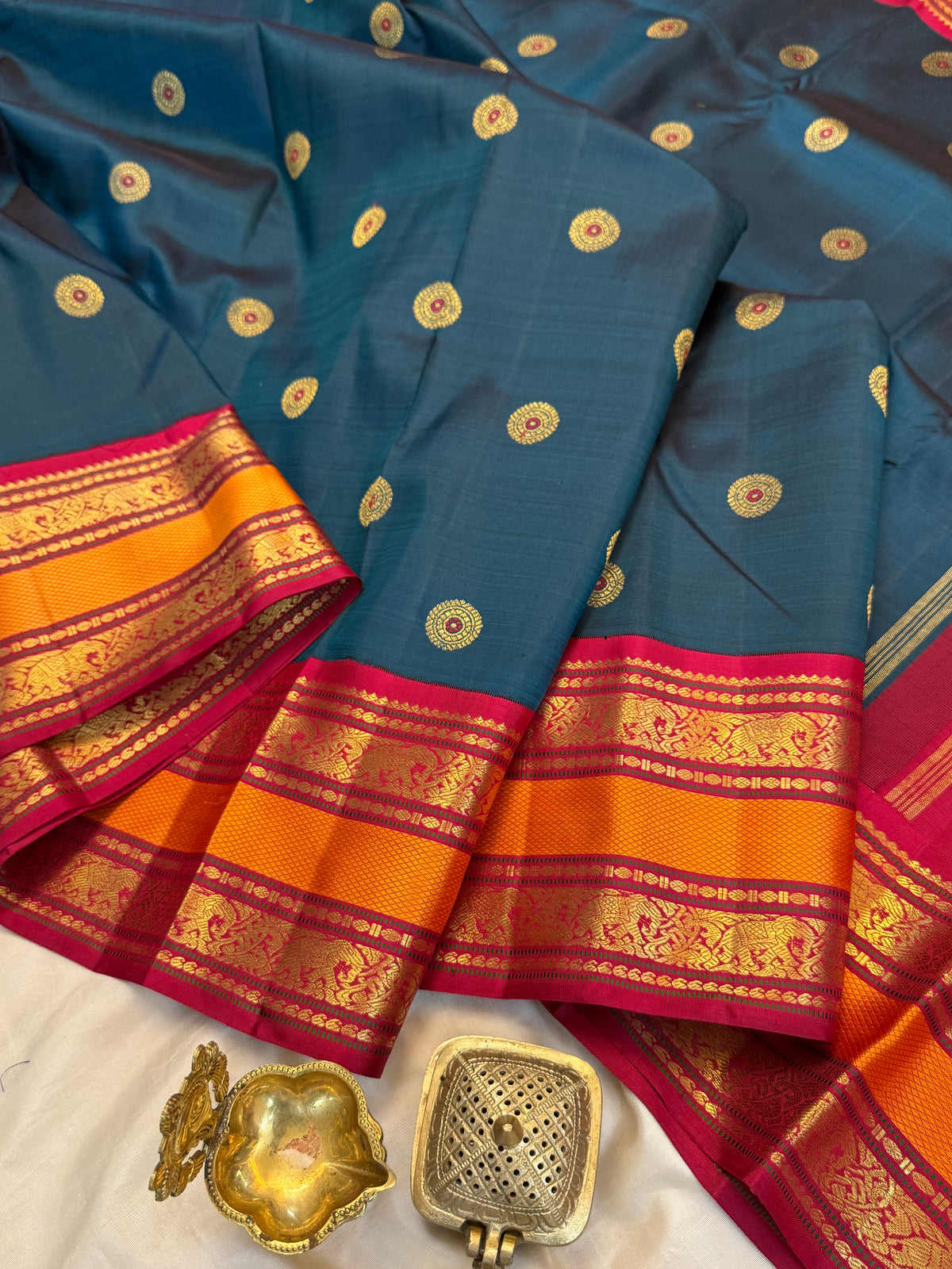 Mayilkazhuthu chakram butta with Meenakari work Korvai pure zari/kanjipuram silk saree 10968